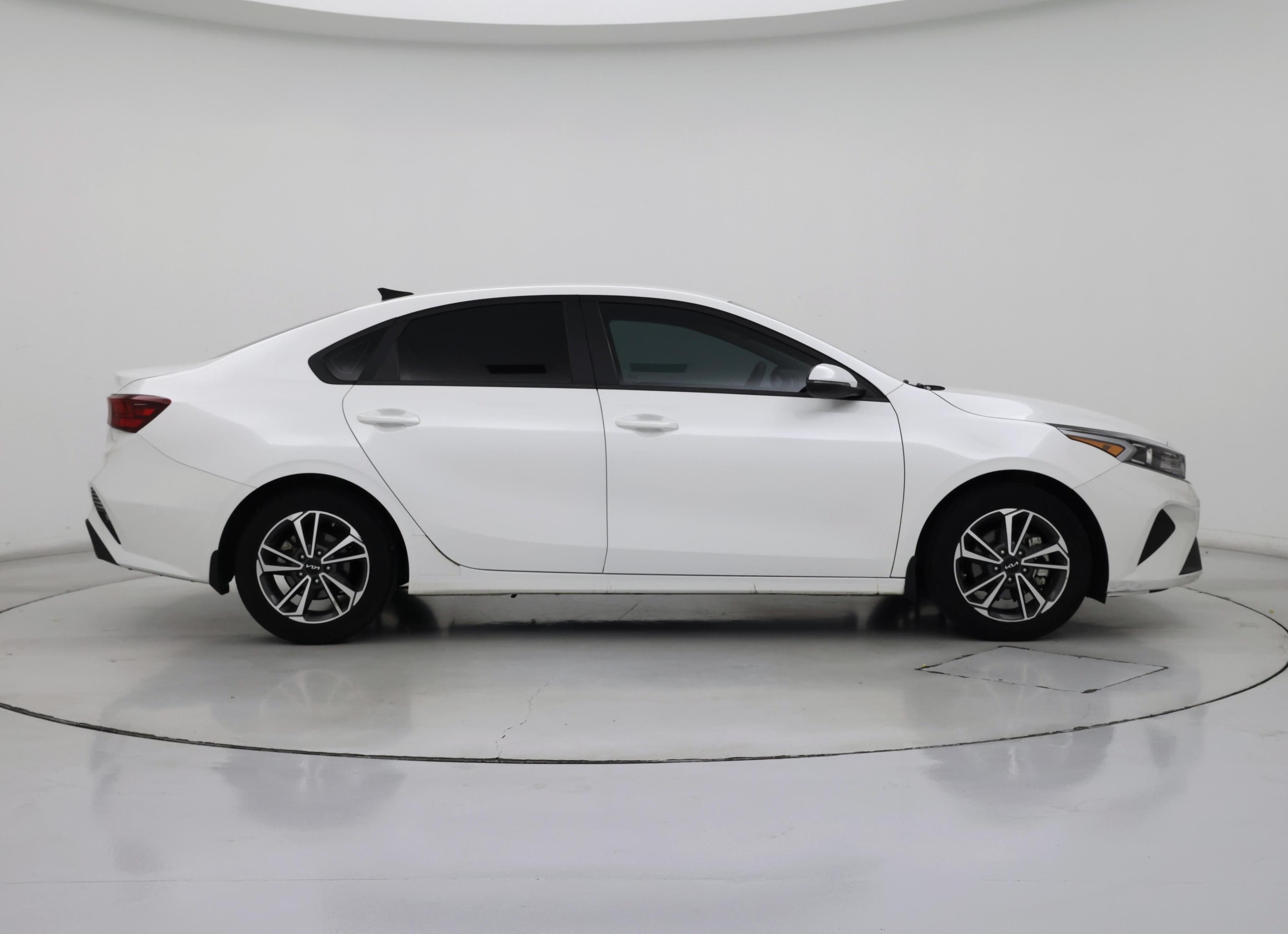 Thumbnail: 2023 Kia Forte - 7