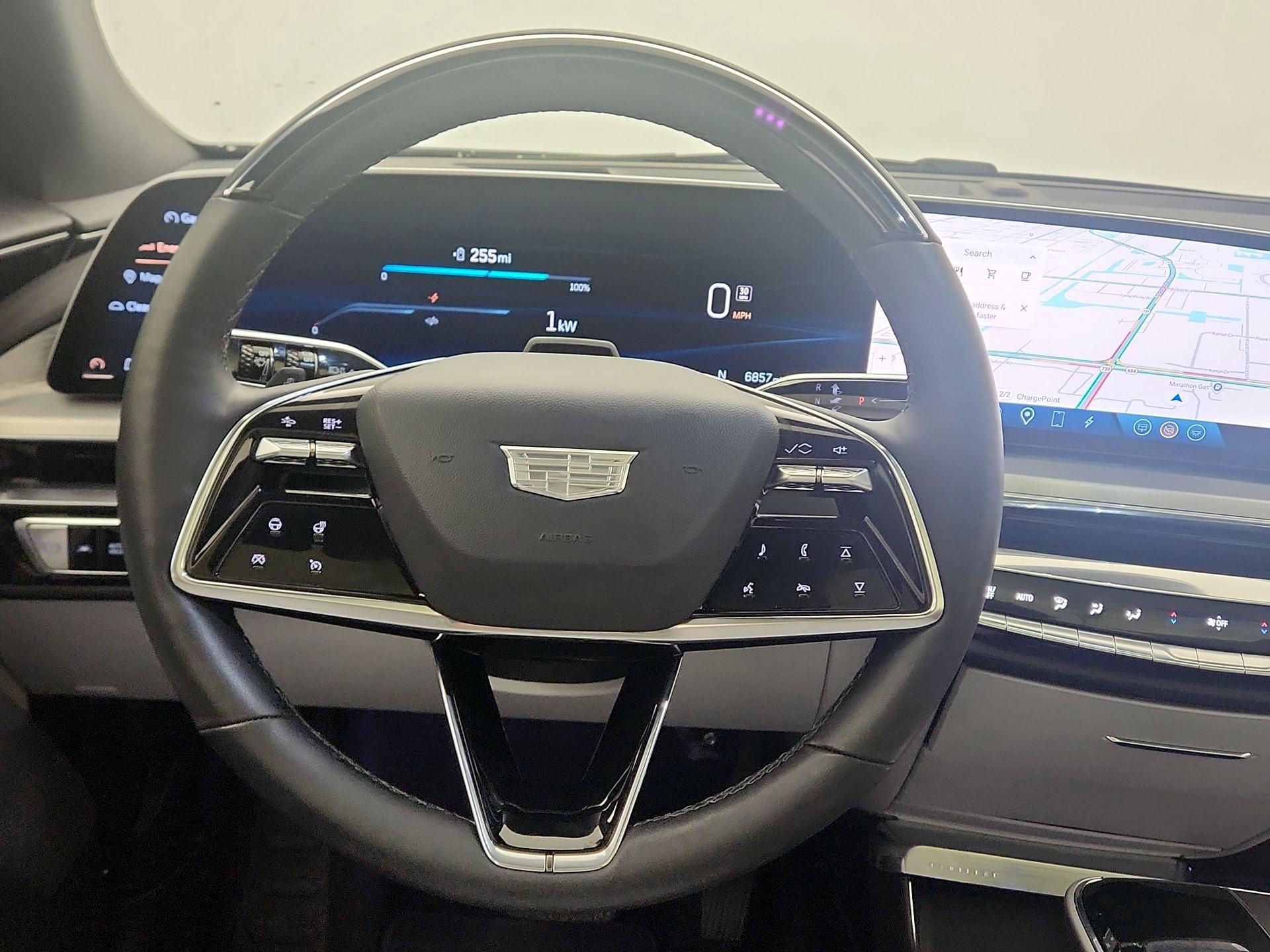 Thumbnail: 2023 Cadillac Lyriq - 10