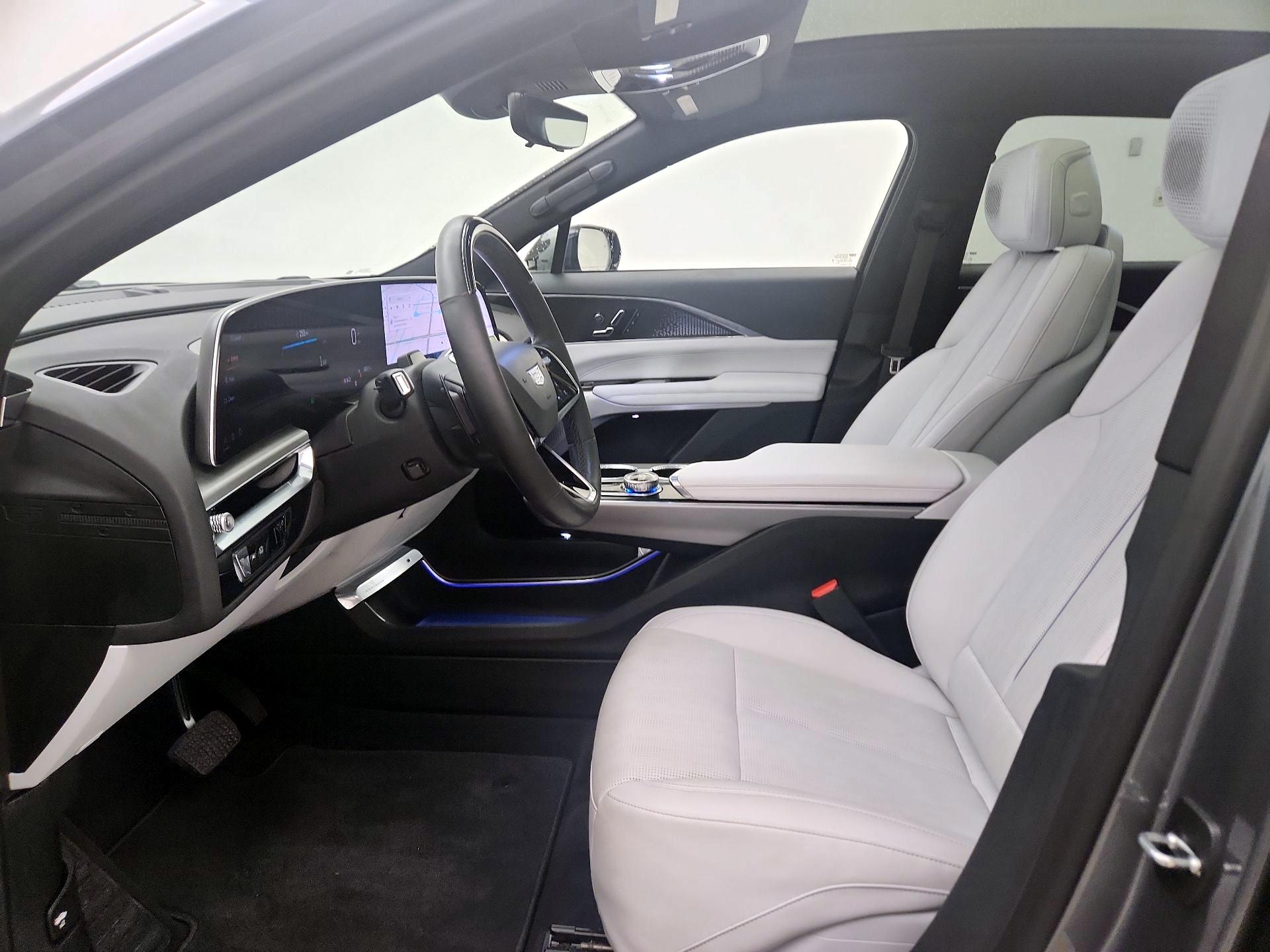 Thumbnail: 2023 Cadillac Lyriq - 11