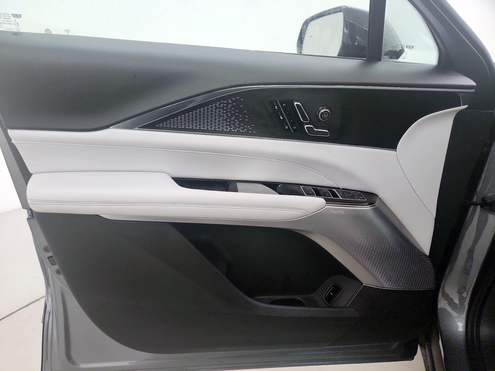 Thumbnail: 2023 Cadillac Lyriq - 12