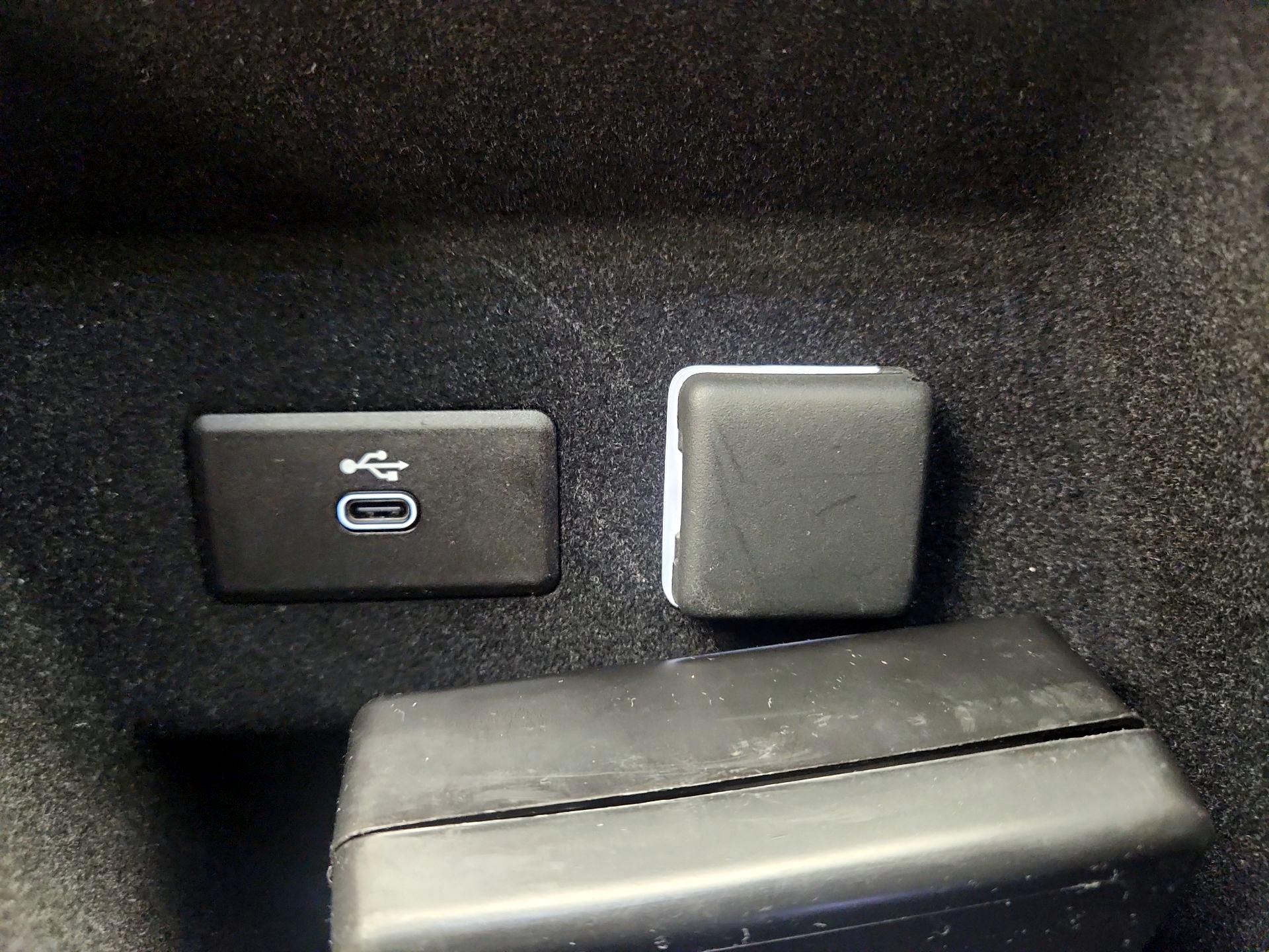 Thumbnail: 2023 Cadillac Lyriq - 19