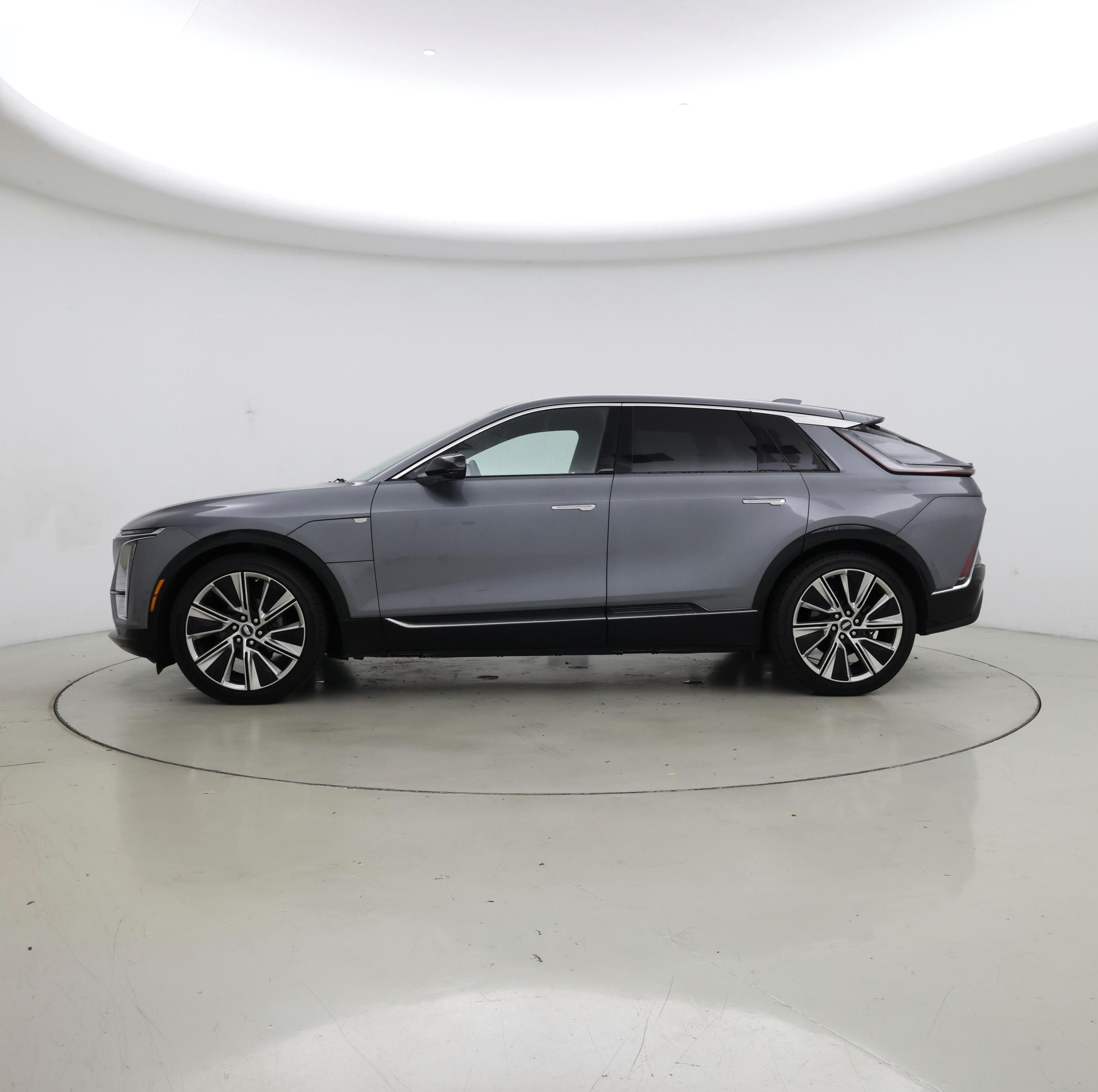 Thumbnail: 2023 Cadillac Lyriq - 3