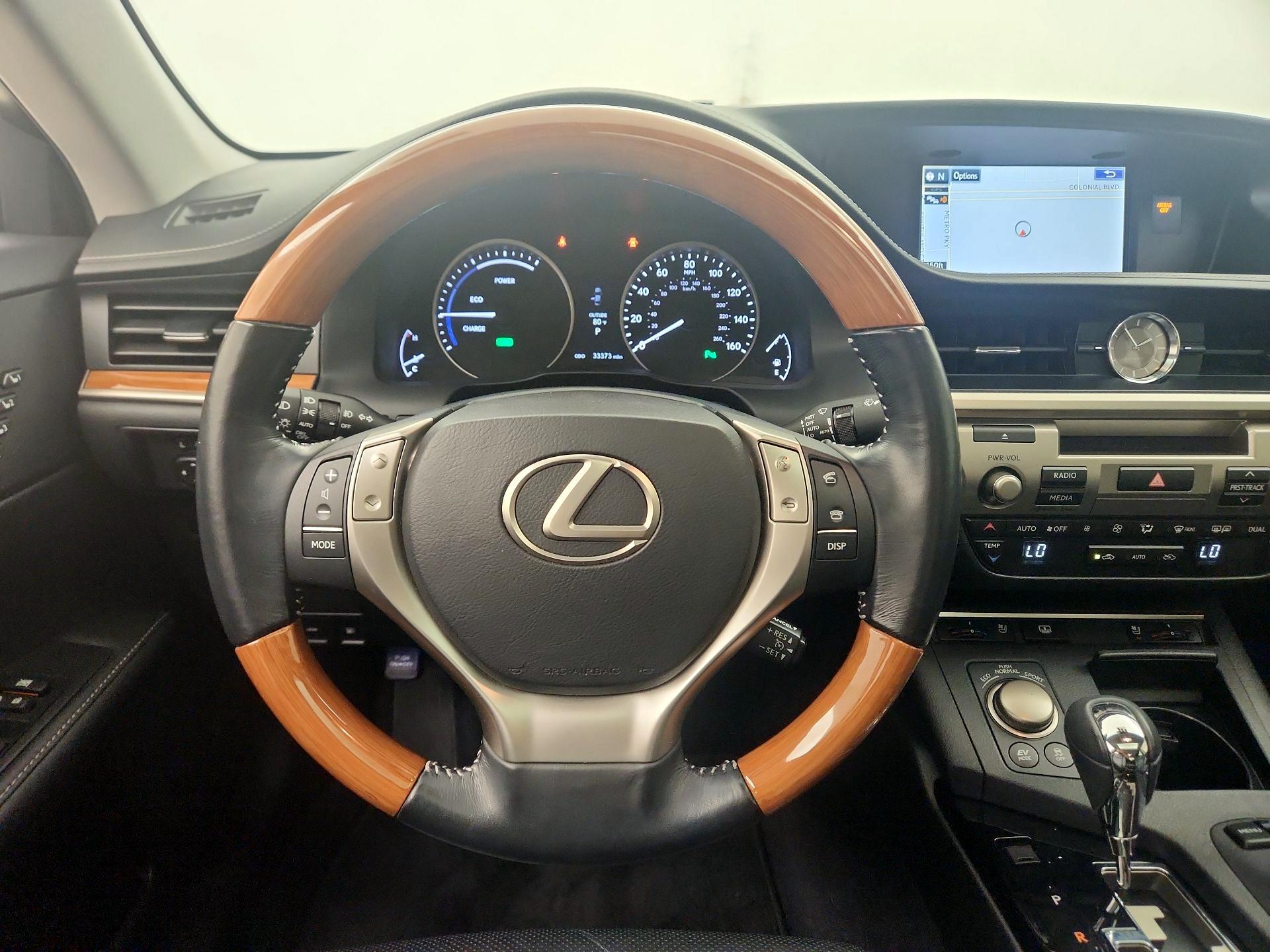 Thumbnail: 2015 Lexus ES - 10