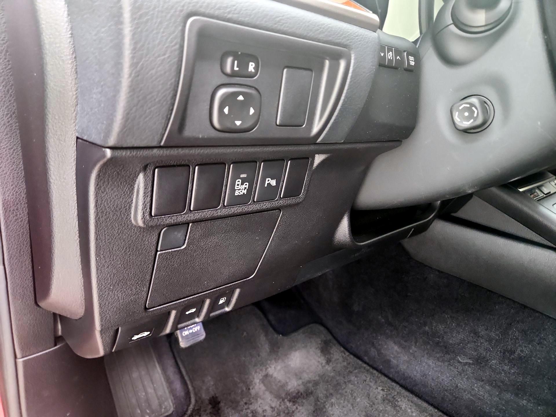 Thumbnail: 2015 Lexus ES - 13