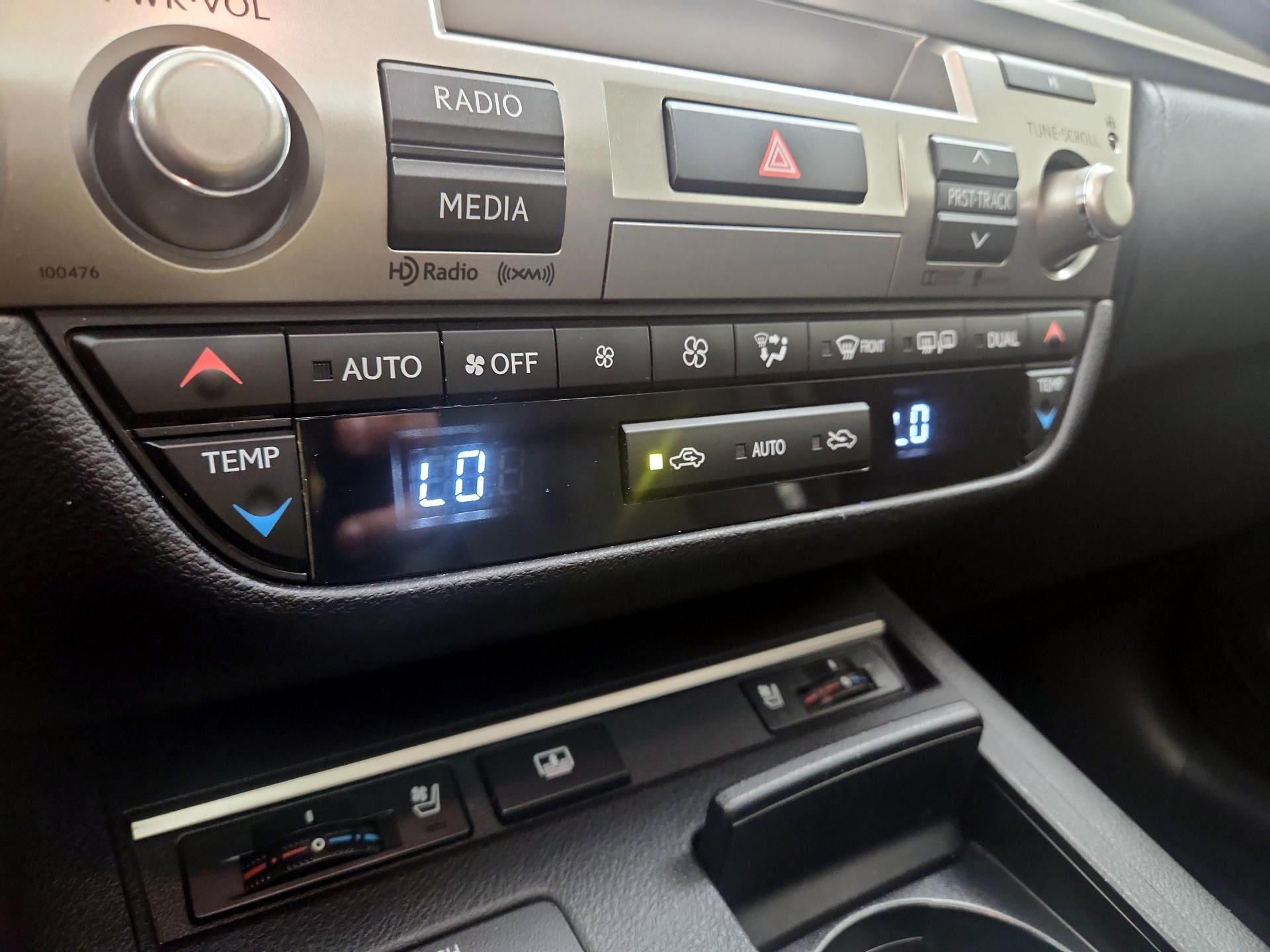 Thumbnail: 2015 Lexus ES - 17