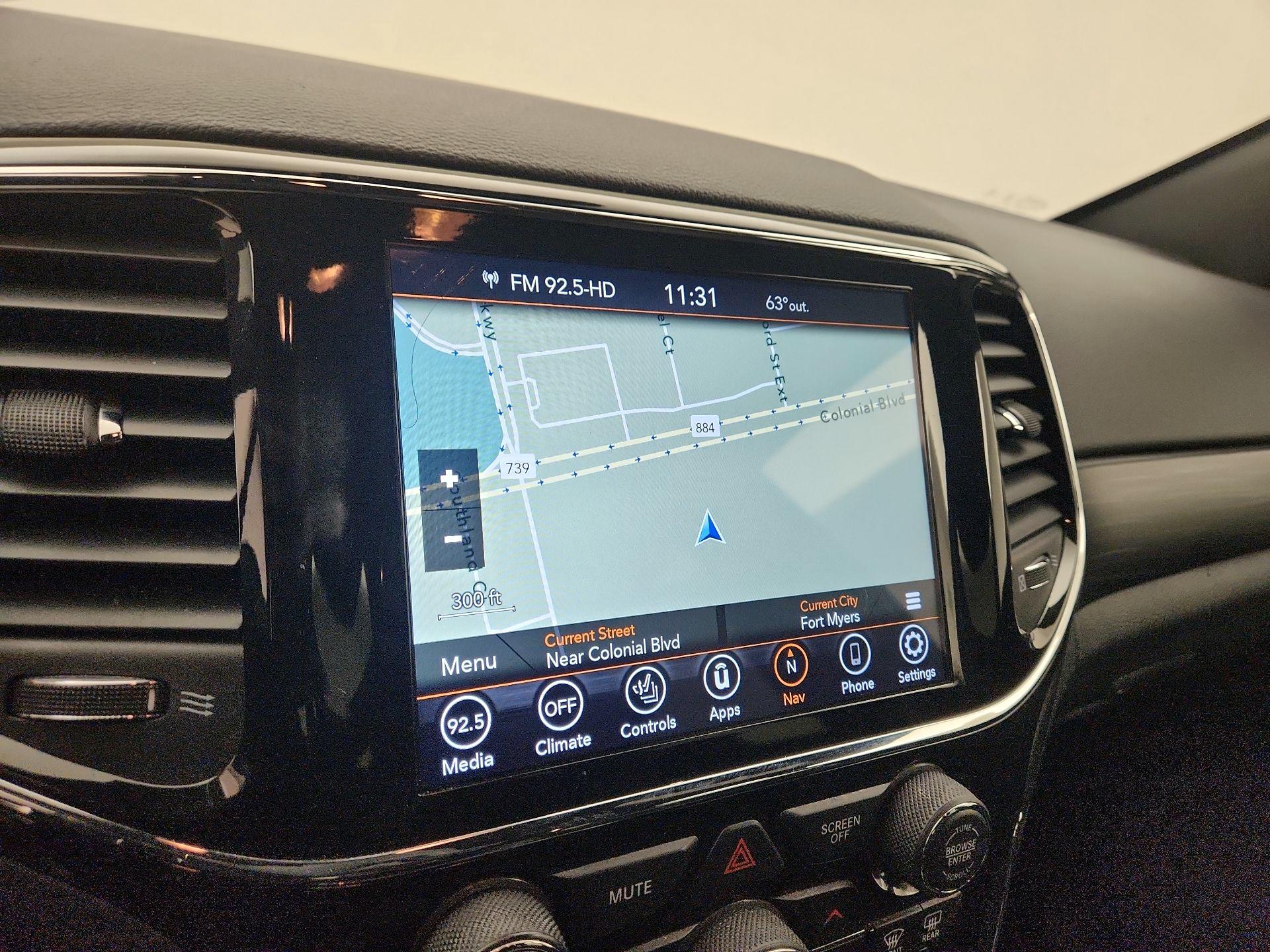 Thumbnail: 2021 Jeep Grand Cherokee - 14