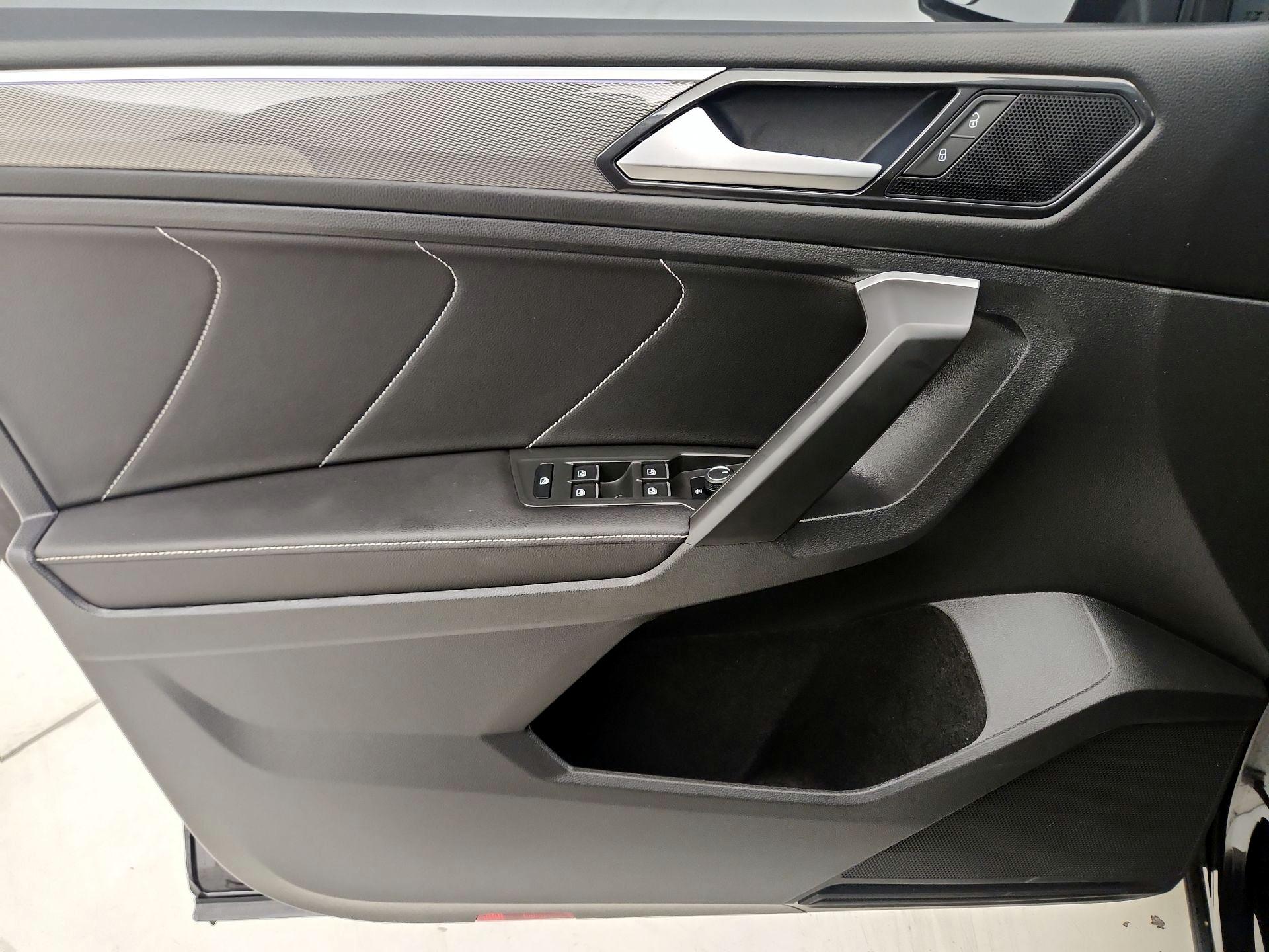 Thumbnail: 2023 Volkswagen Tiguan - 12