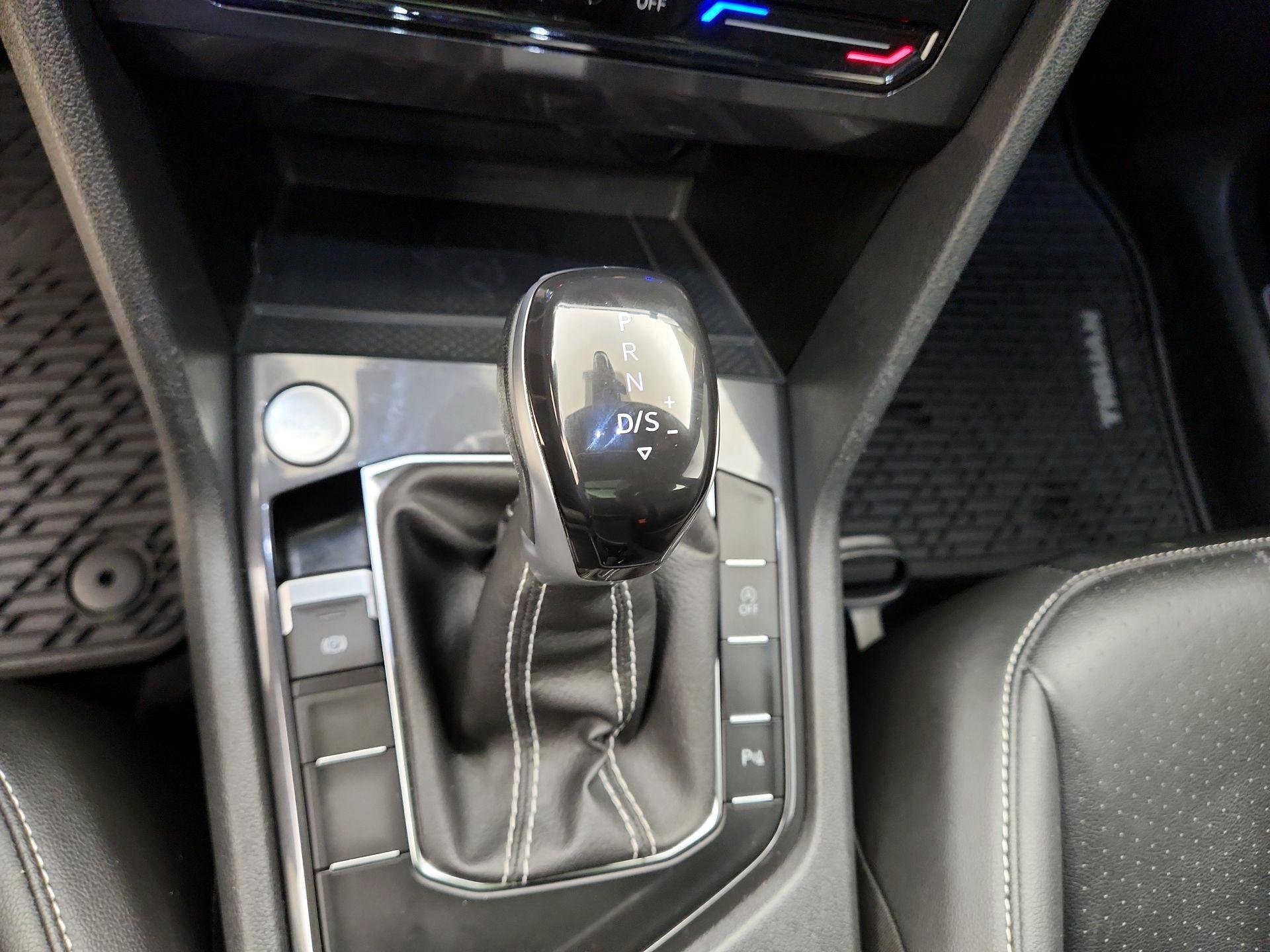 Thumbnail: 2023 Volkswagen Tiguan - 17