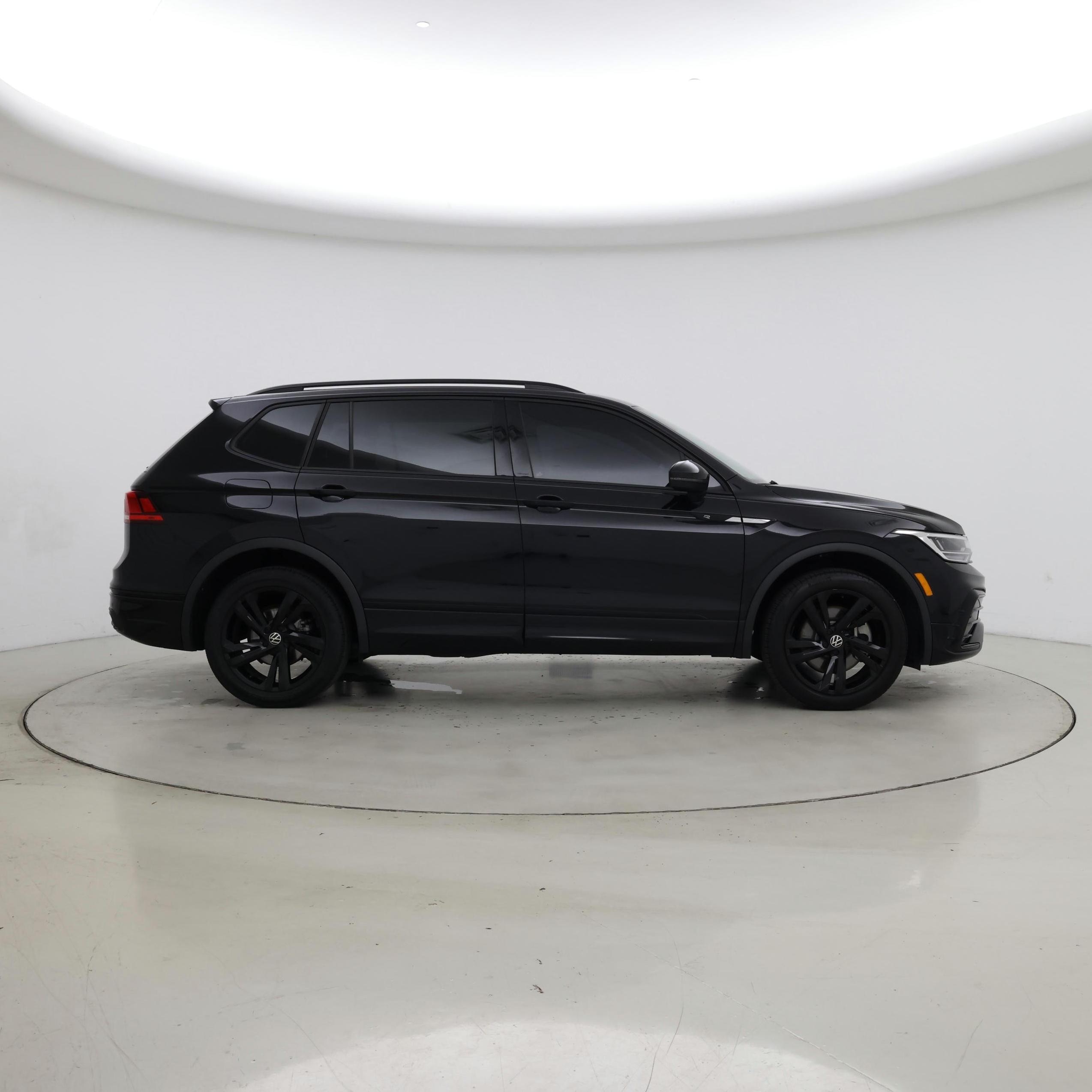 Thumbnail: 2023 Volkswagen Tiguan - 7