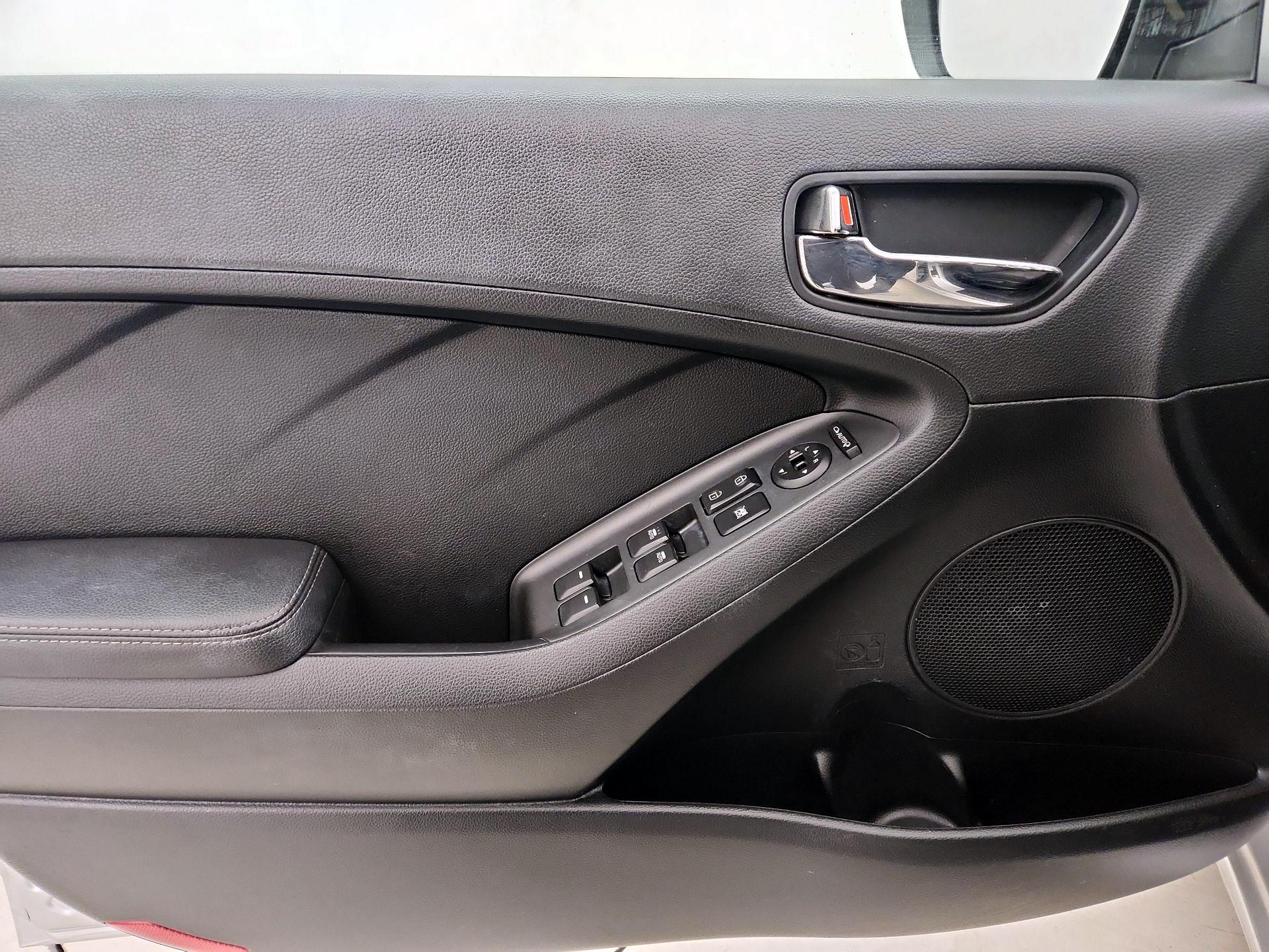 Thumbnail: 2015 Kia Forte - 12