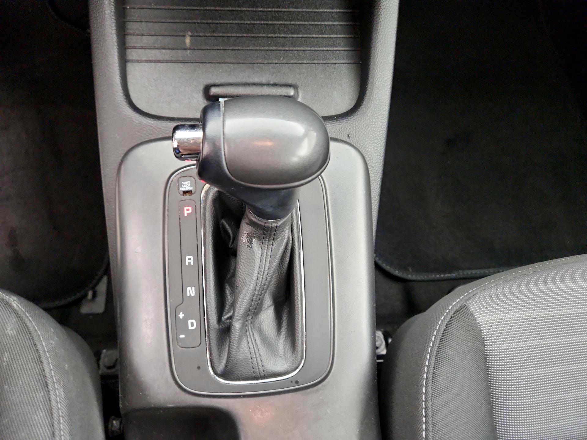 Thumbnail: 2015 Kia Forte - 16