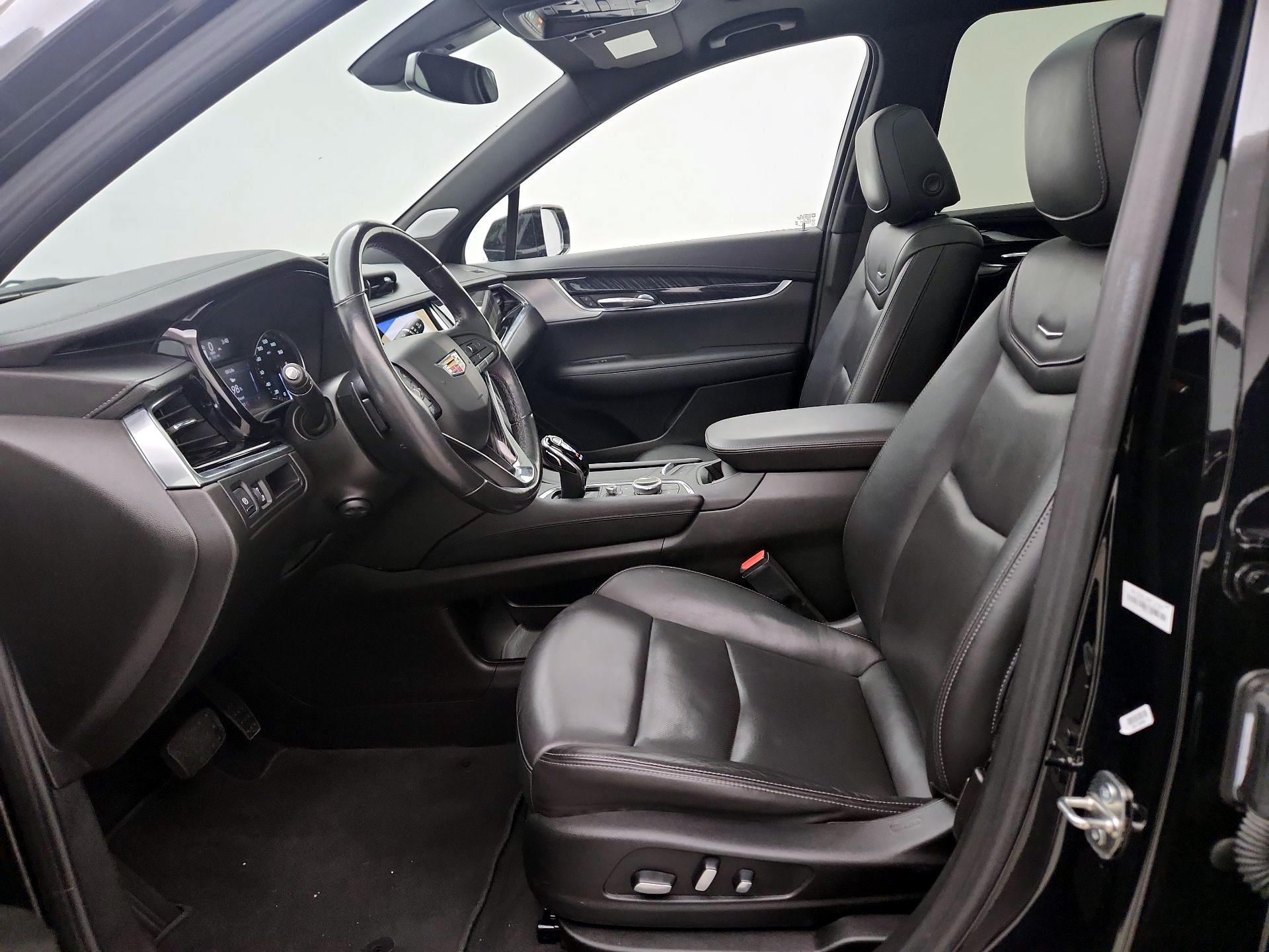 Thumbnail: 2023 Cadillac XT6 - 11