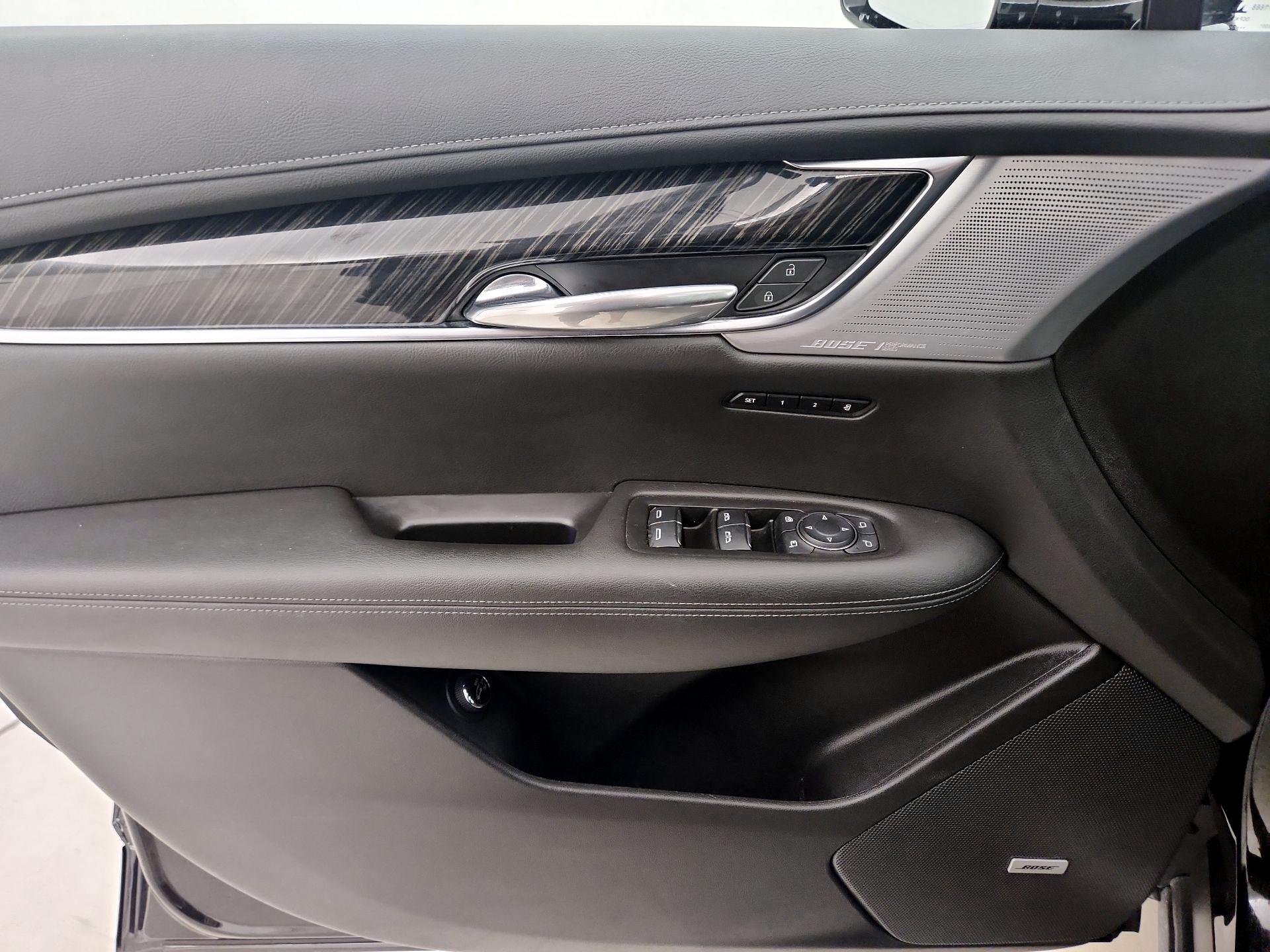 Thumbnail: 2023 Cadillac XT6 - 12