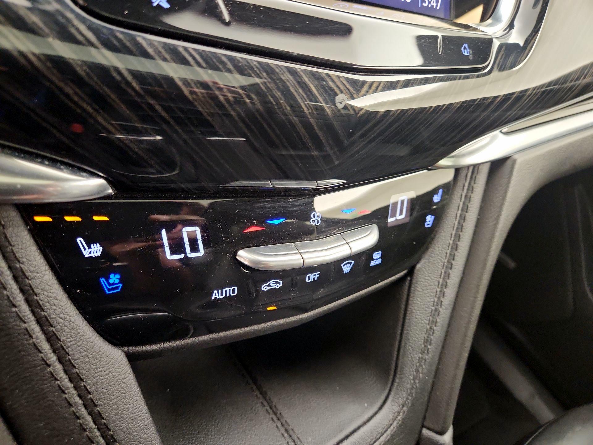 Thumbnail: 2023 Cadillac XT6 - 17