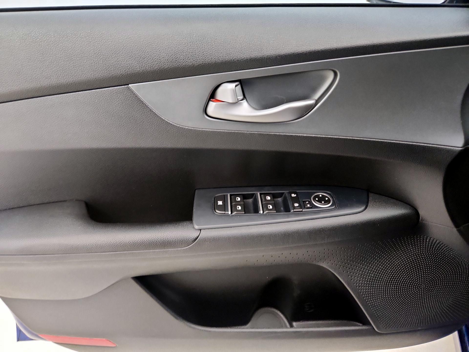 Thumbnail: 2020 Kia Forte - 12