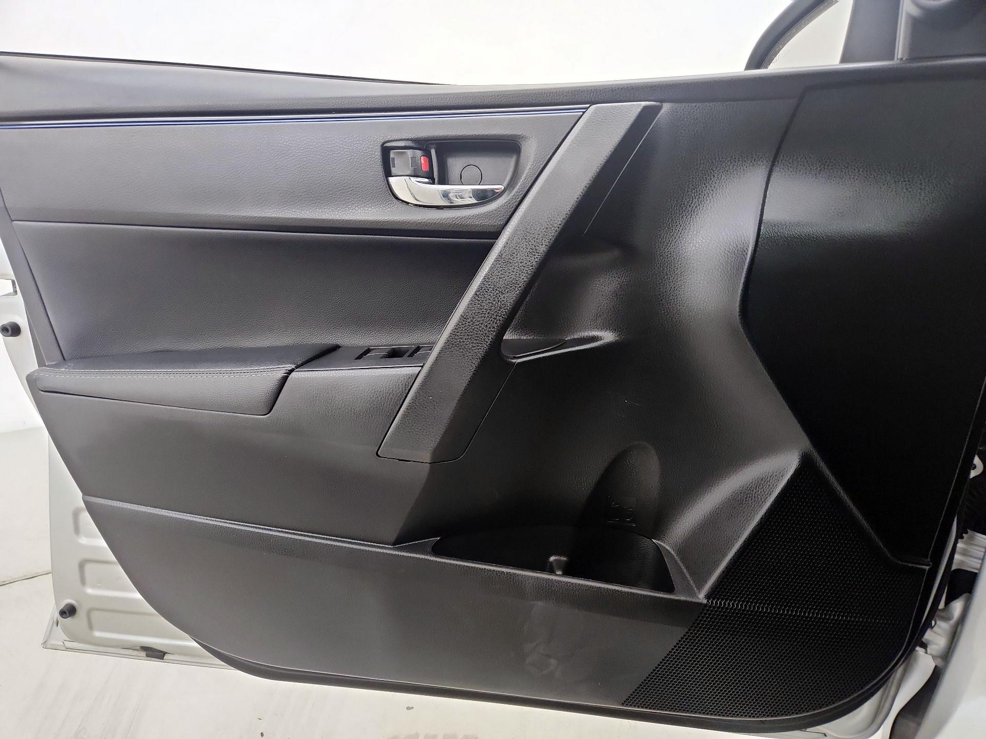 Thumbnail: 2017 Toyota Corolla - 12