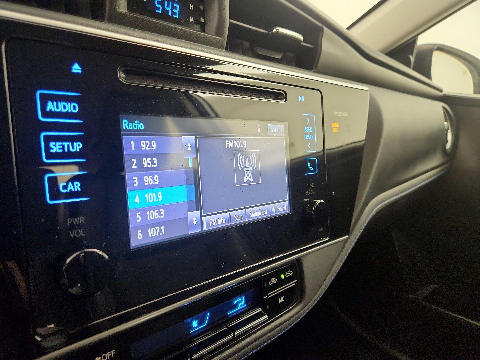 Thumbnail: 2017 Toyota Corolla - 15