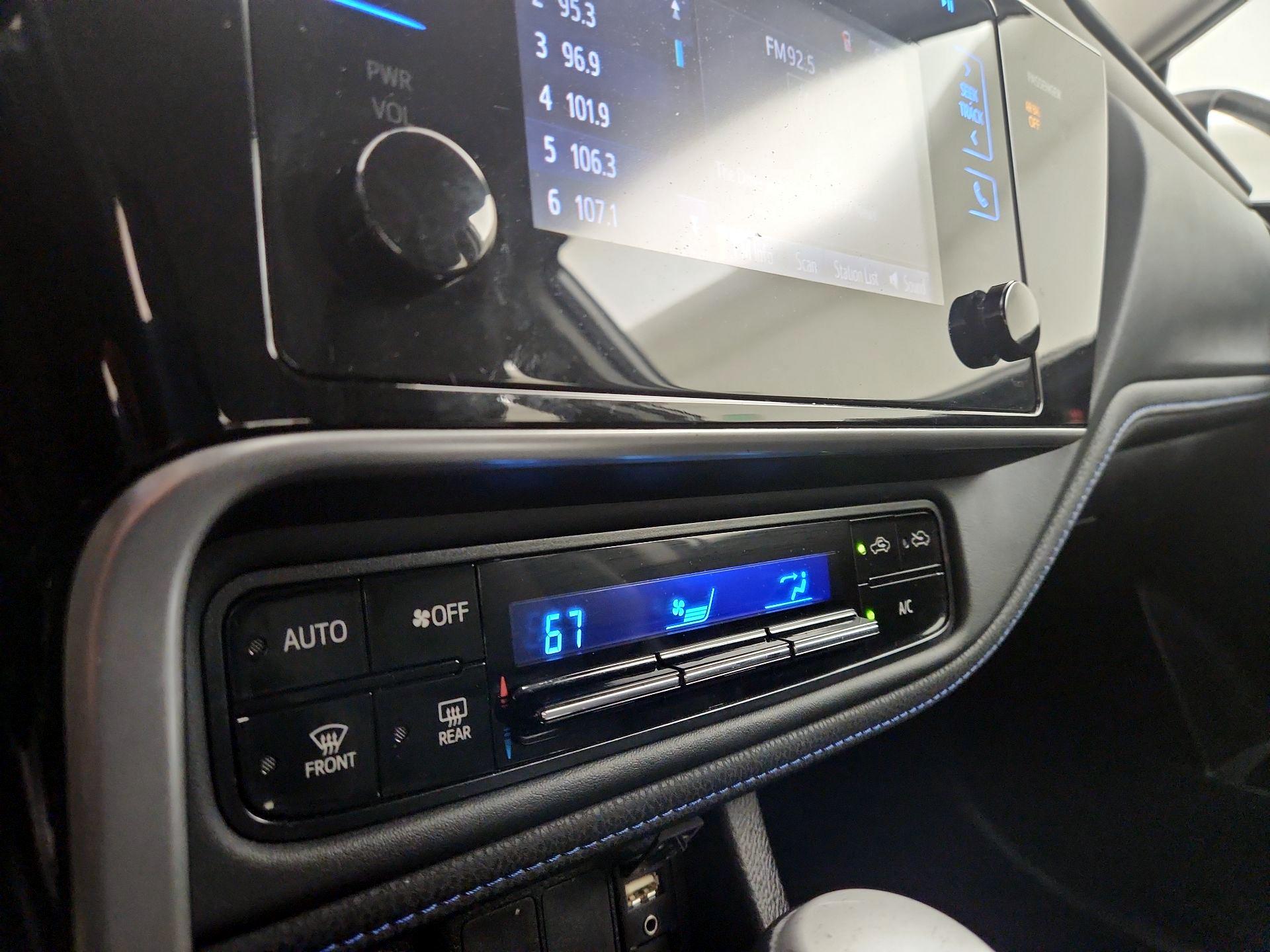 Thumbnail: 2017 Toyota Corolla - 16