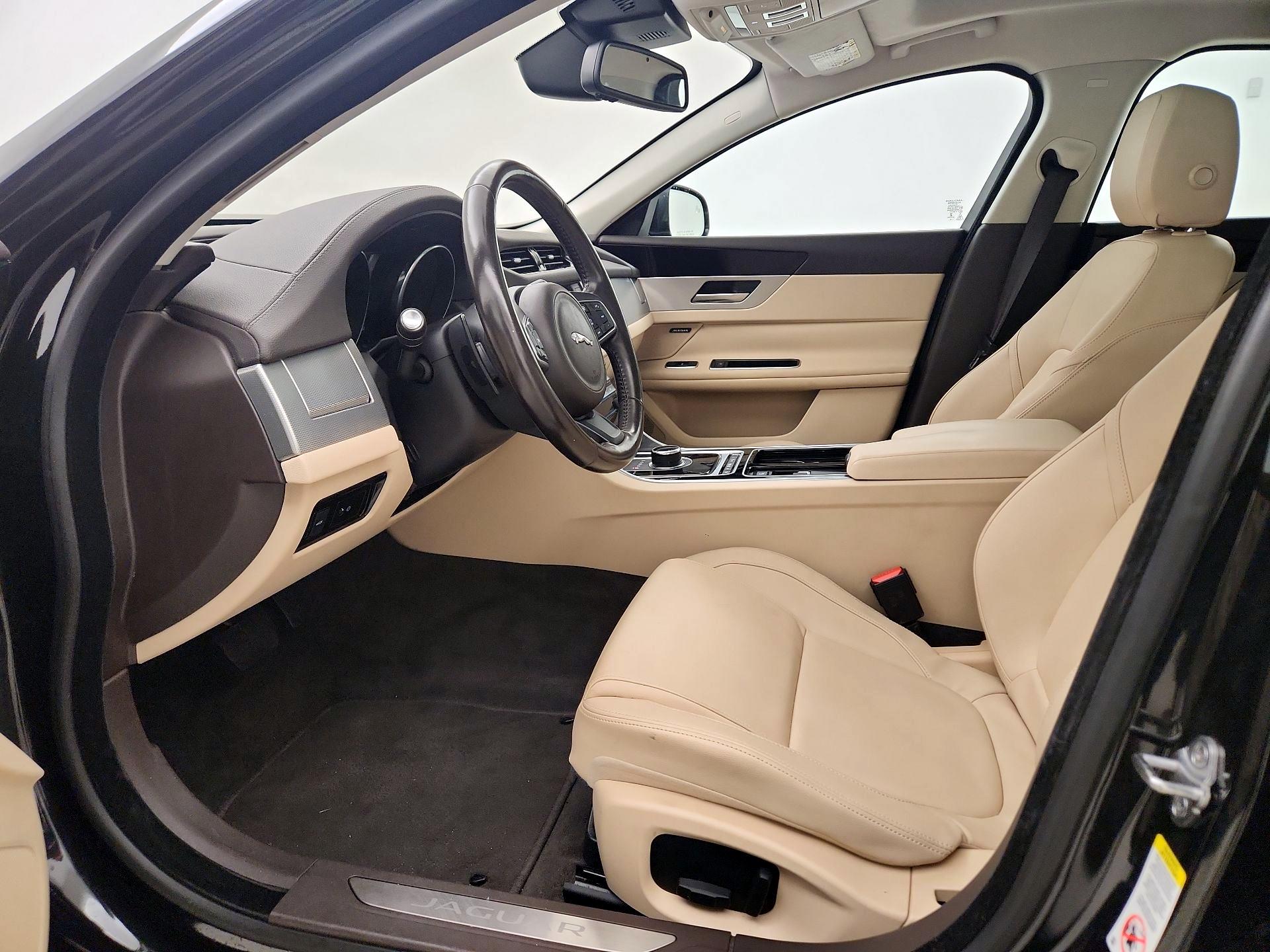 Thumbnail: 2017 Jaguar XF - 11