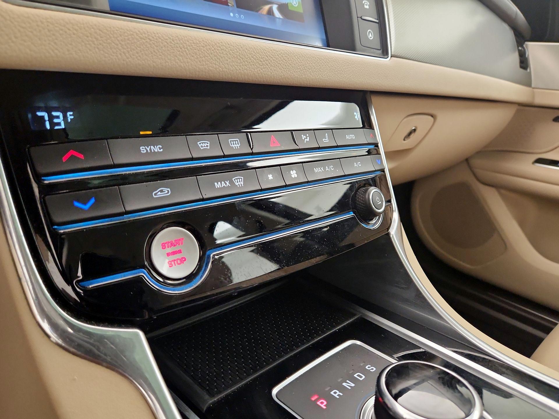 Thumbnail: 2017 Jaguar XF - 17