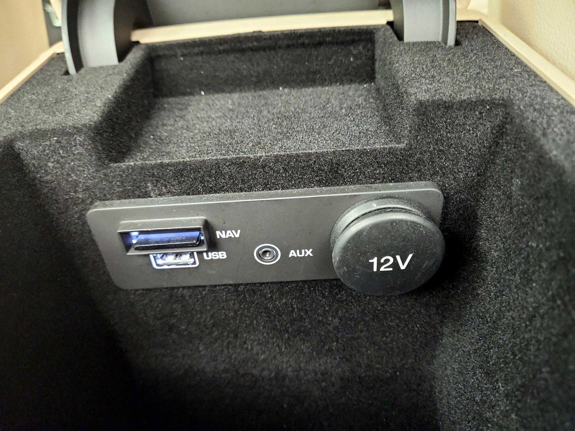 Thumbnail: 2017 Jaguar XF - 19