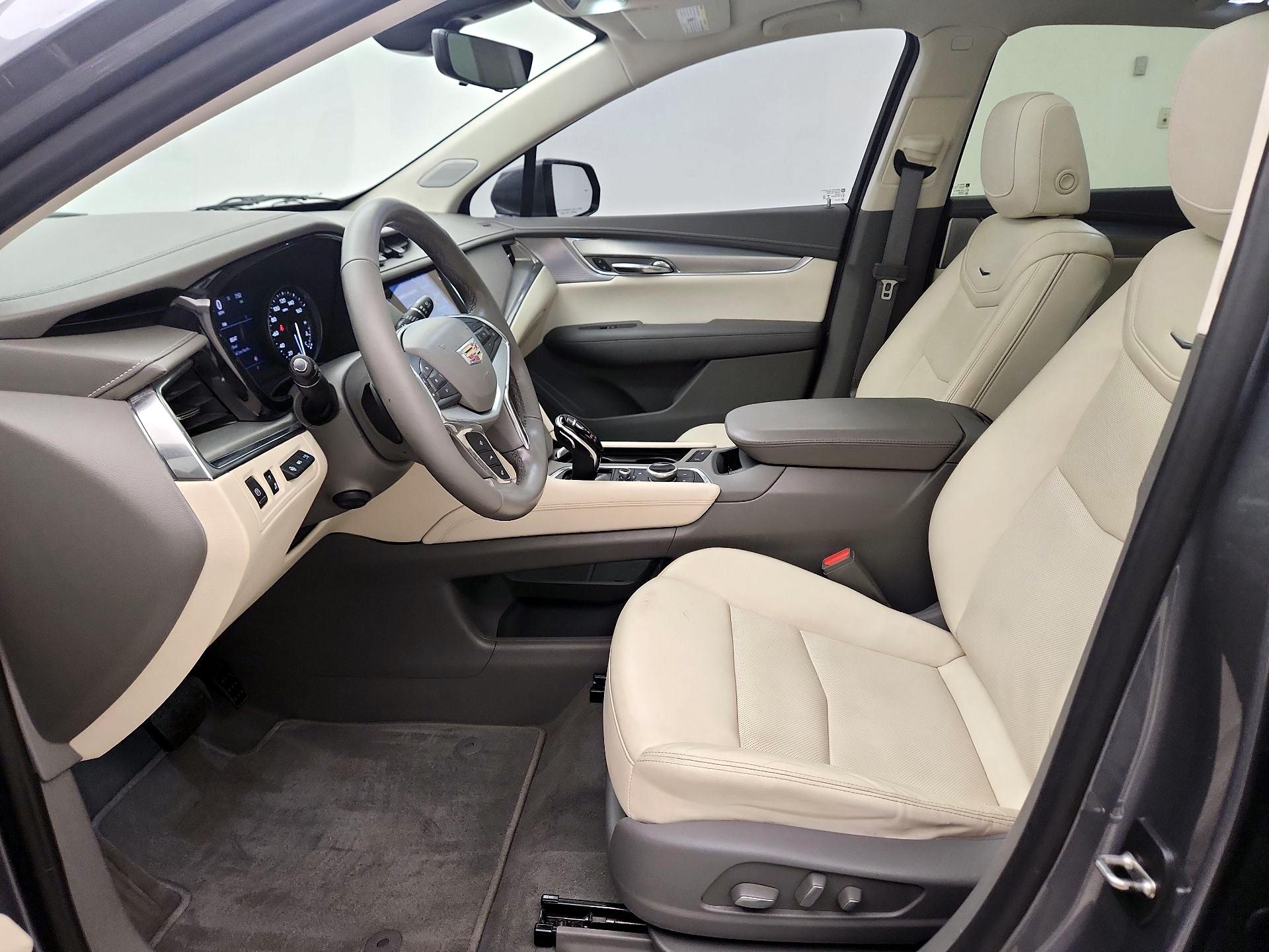 Thumbnail: 2021 Cadillac XT5 - 11