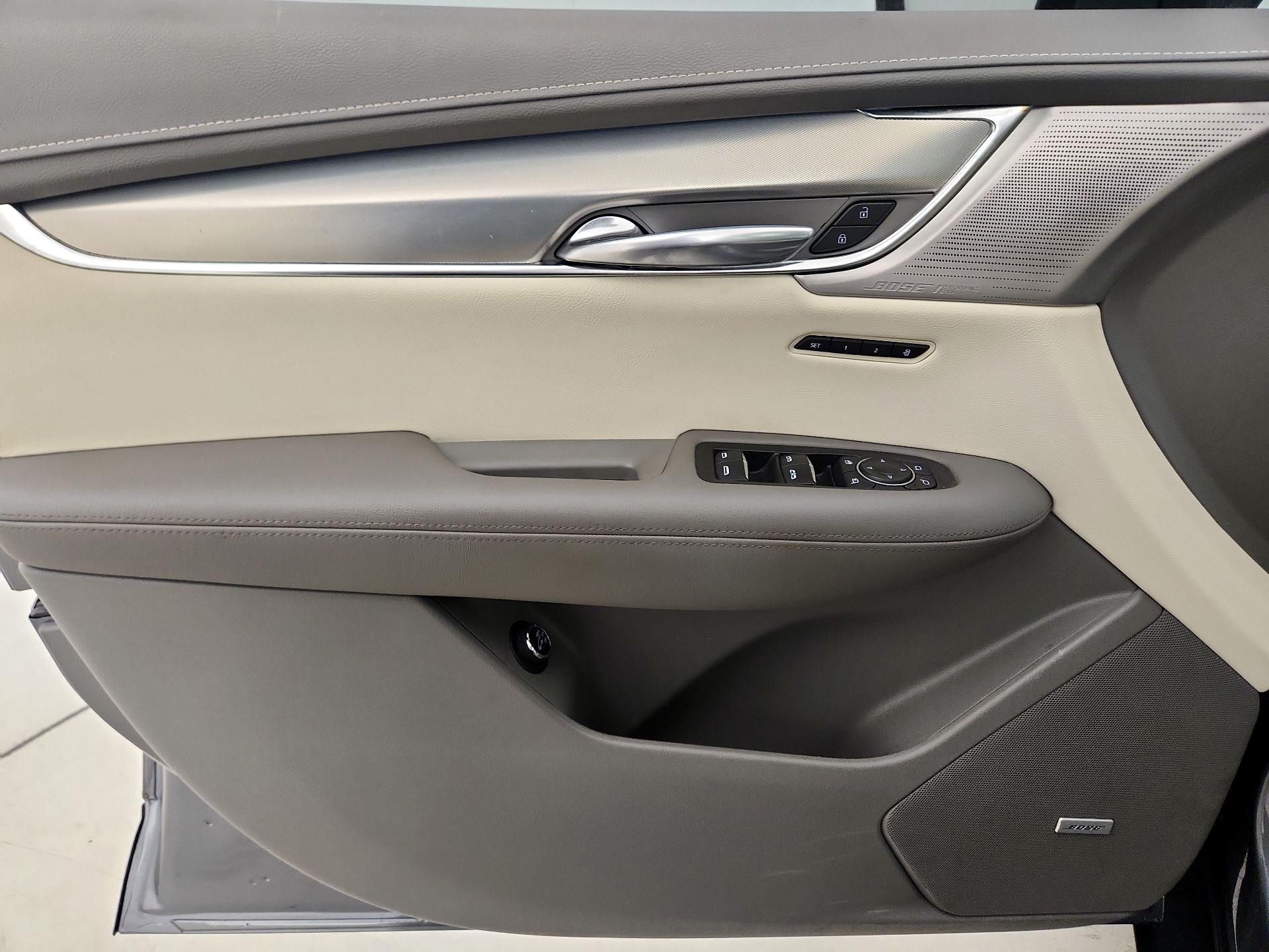 Thumbnail: 2021 Cadillac XT5 - 12