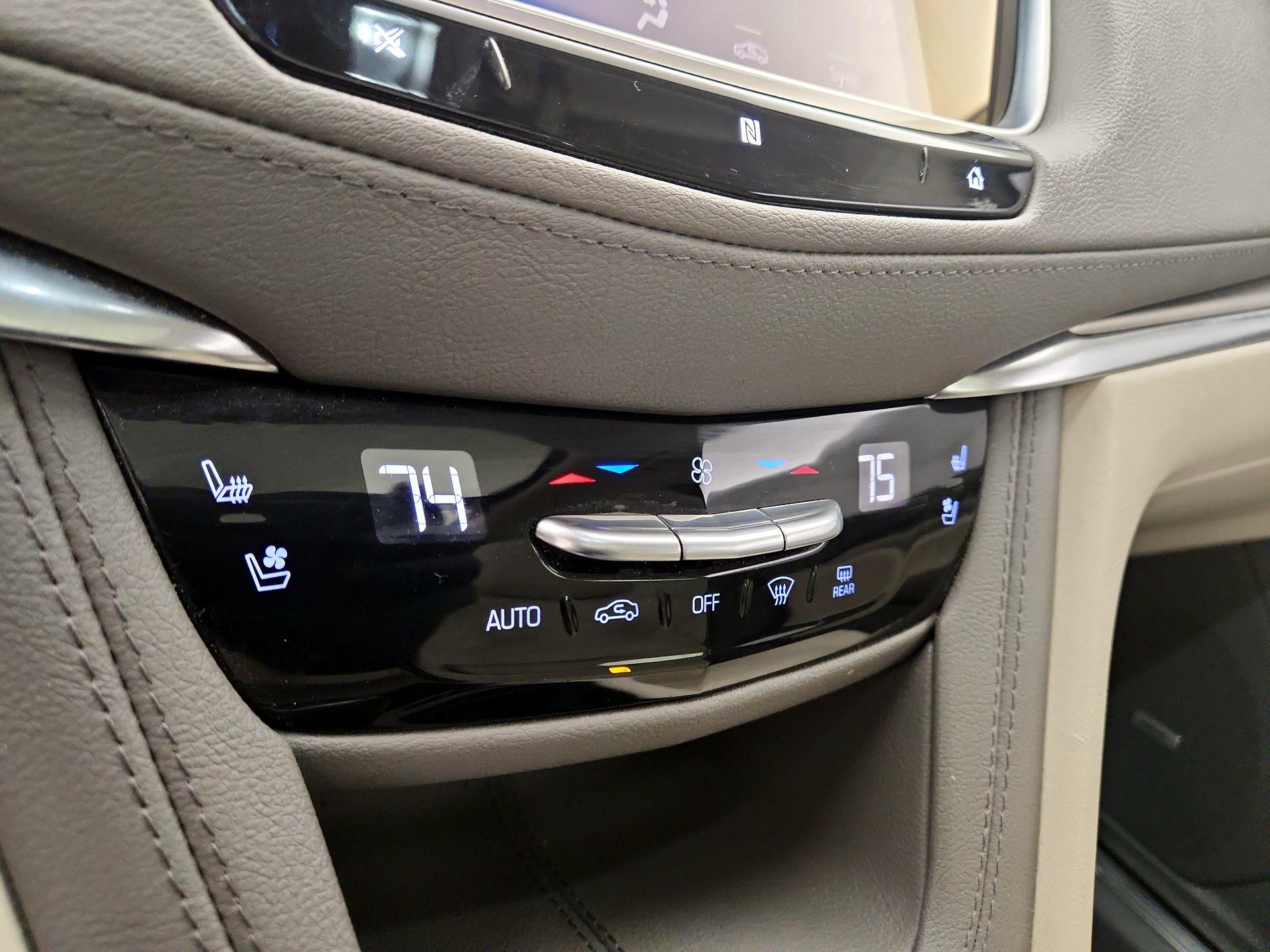 Thumbnail: 2021 Cadillac XT5 - 17