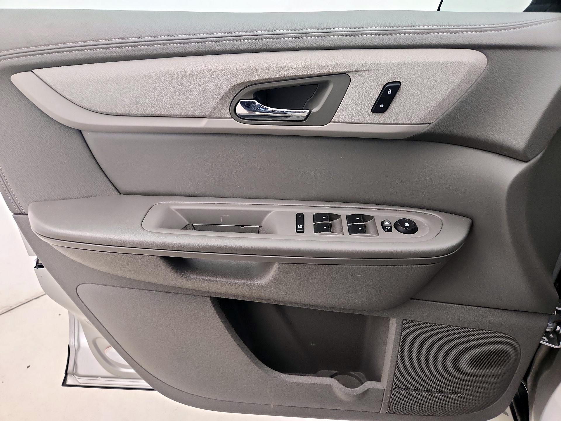 Thumbnail: 2017 Chevrolet Traverse - 12