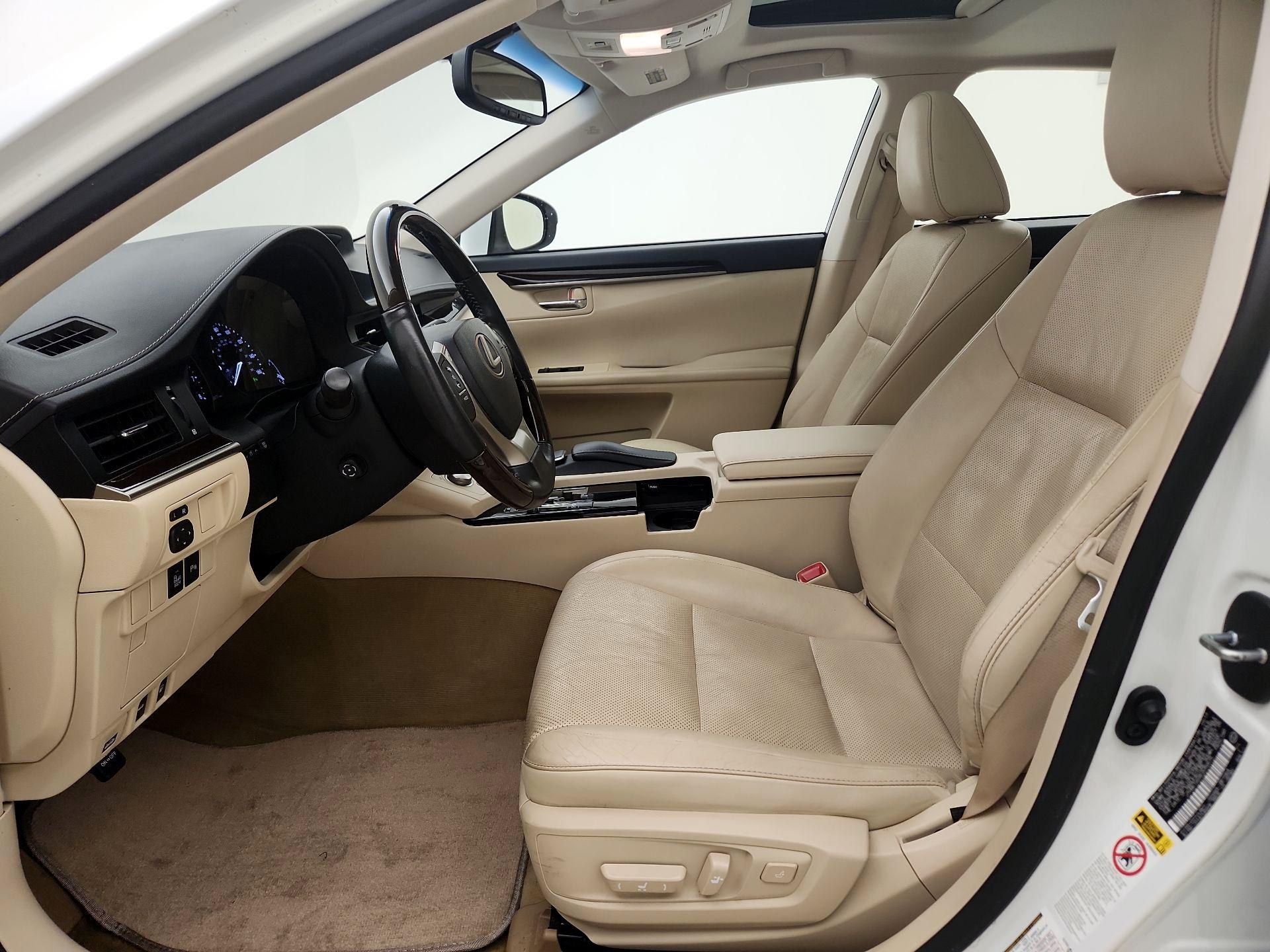 Thumbnail: 2014 Lexus ES - 11