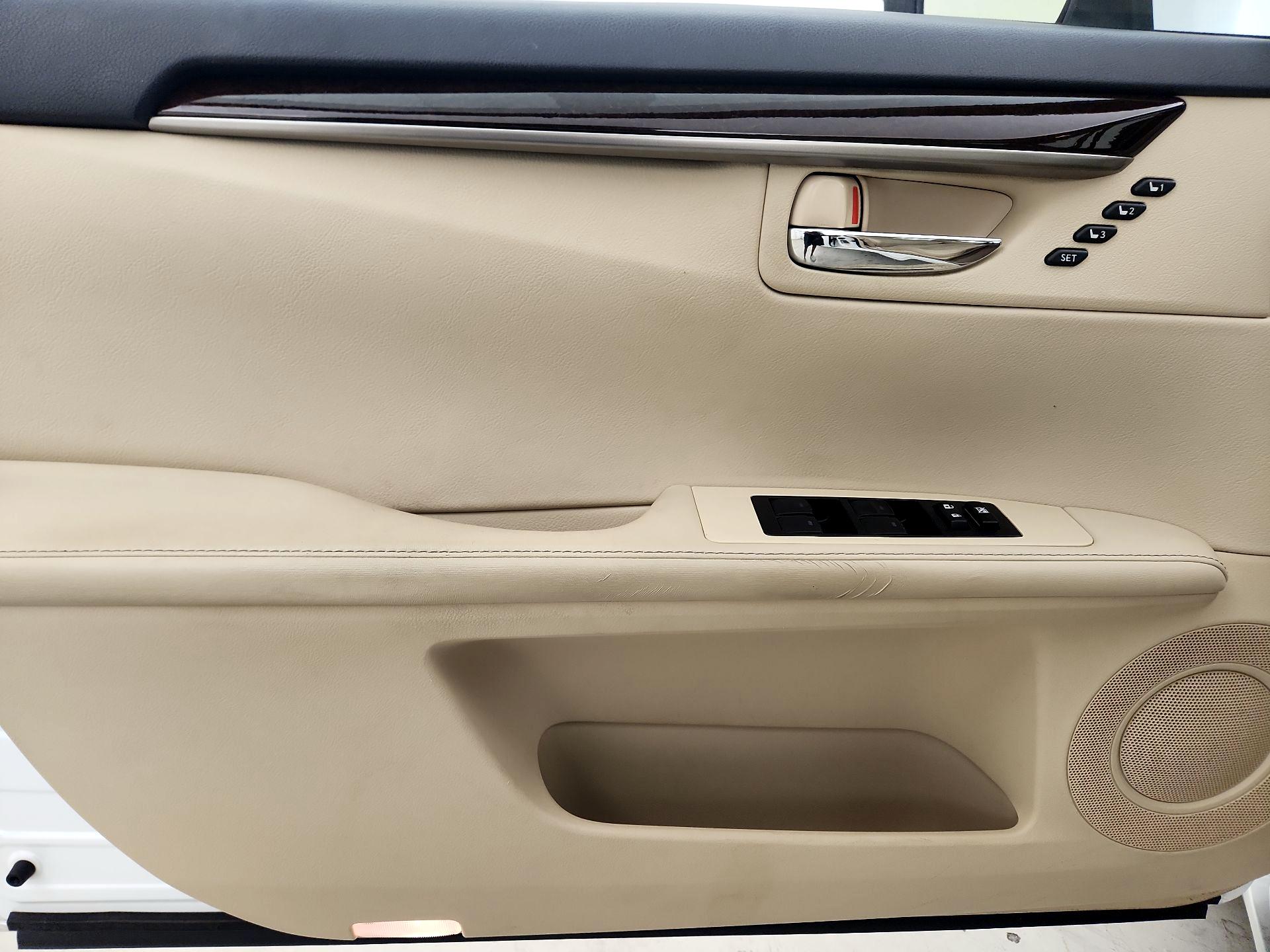 Thumbnail: 2014 Lexus ES - 12