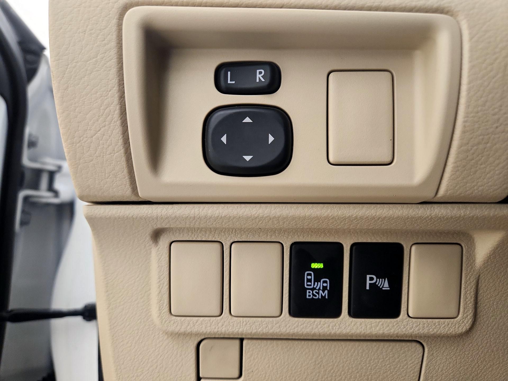 Thumbnail: 2014 Lexus ES - 13