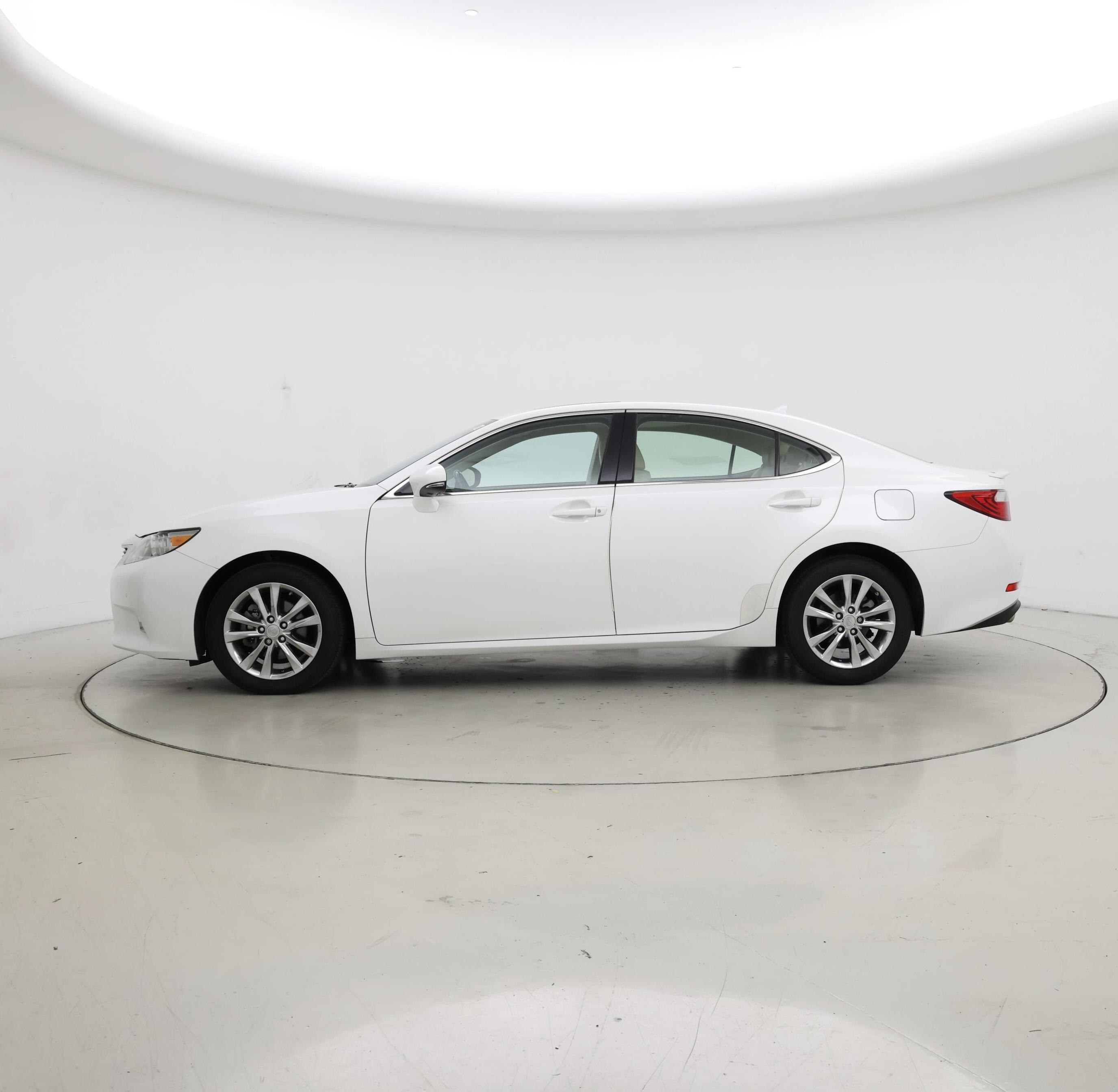 Thumbnail: 2014 Lexus ES - 3
