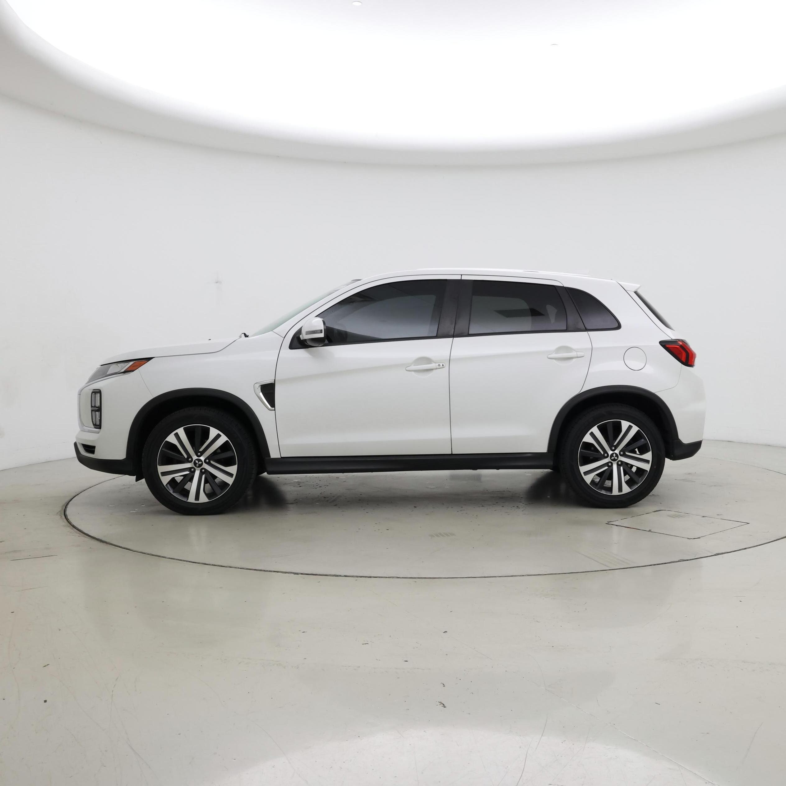 Thumbnail: 2020 Mitsubishi Outlander Sport - 3