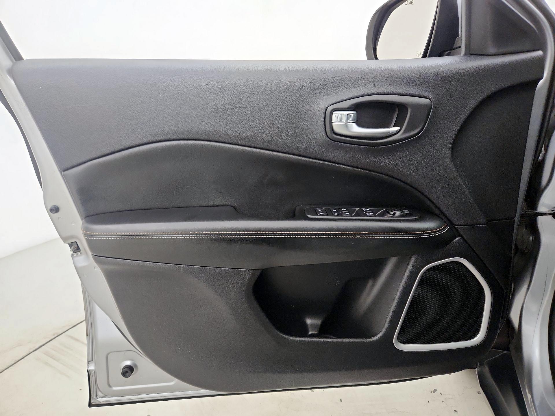 Thumbnail: 2018 Jeep Compass - 12