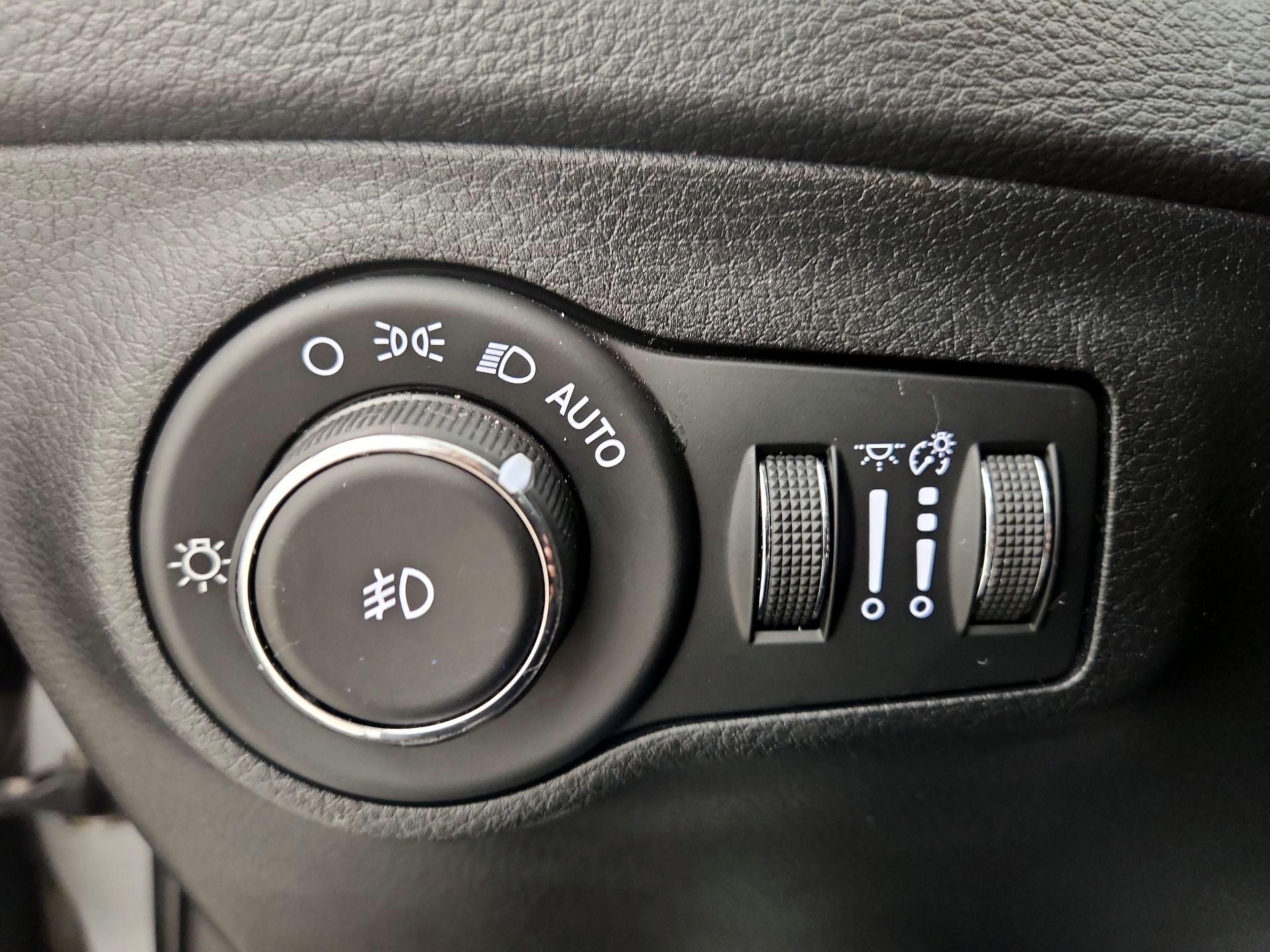 Thumbnail: 2018 Jeep Compass - 13