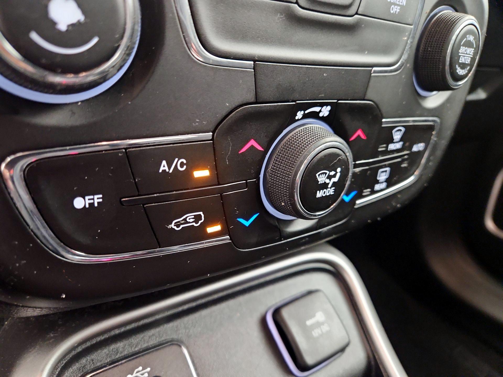 Thumbnail: 2018 Jeep Compass - 16