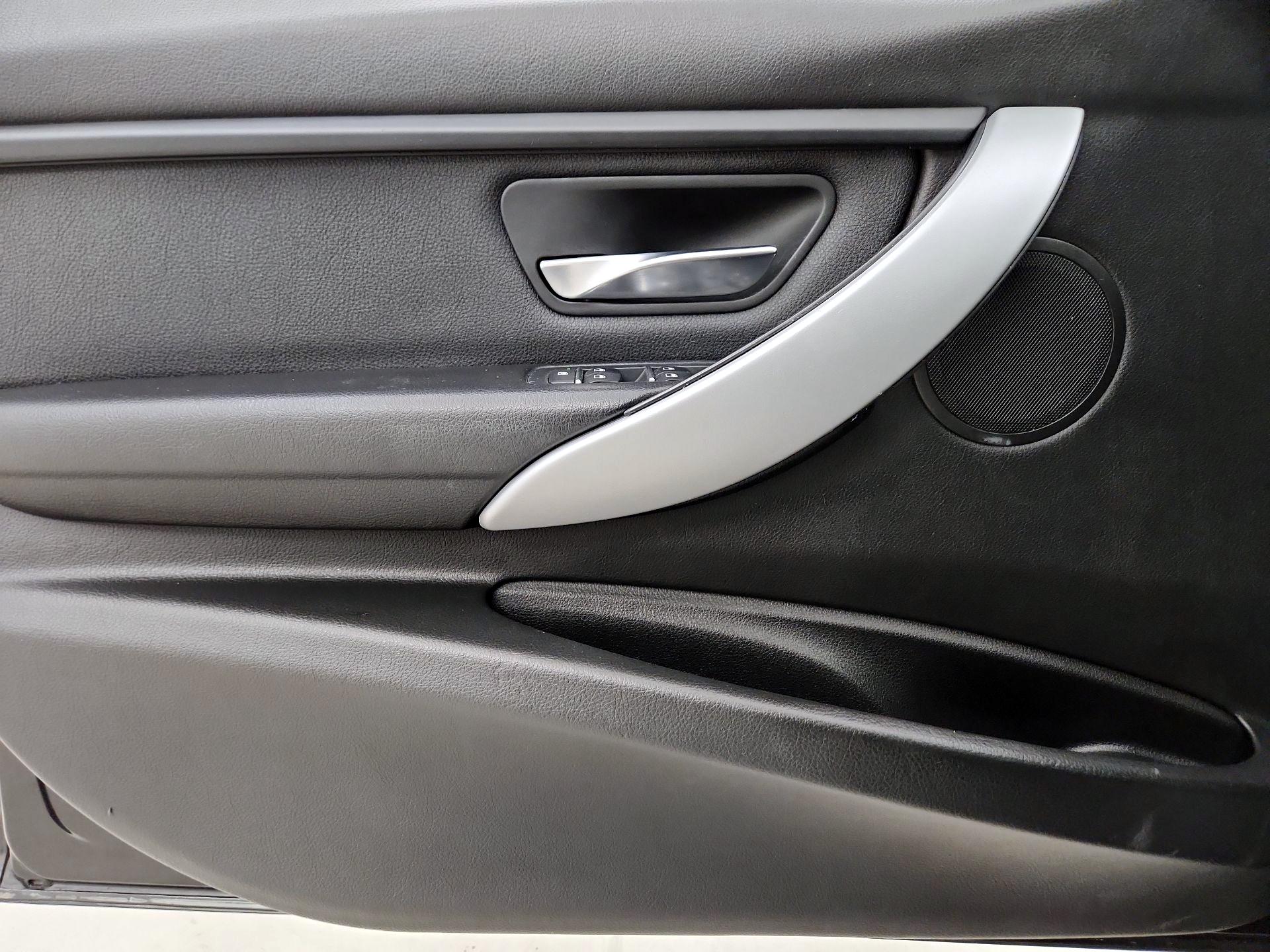 Thumbnail: 2017 BMW 3 Series - 12