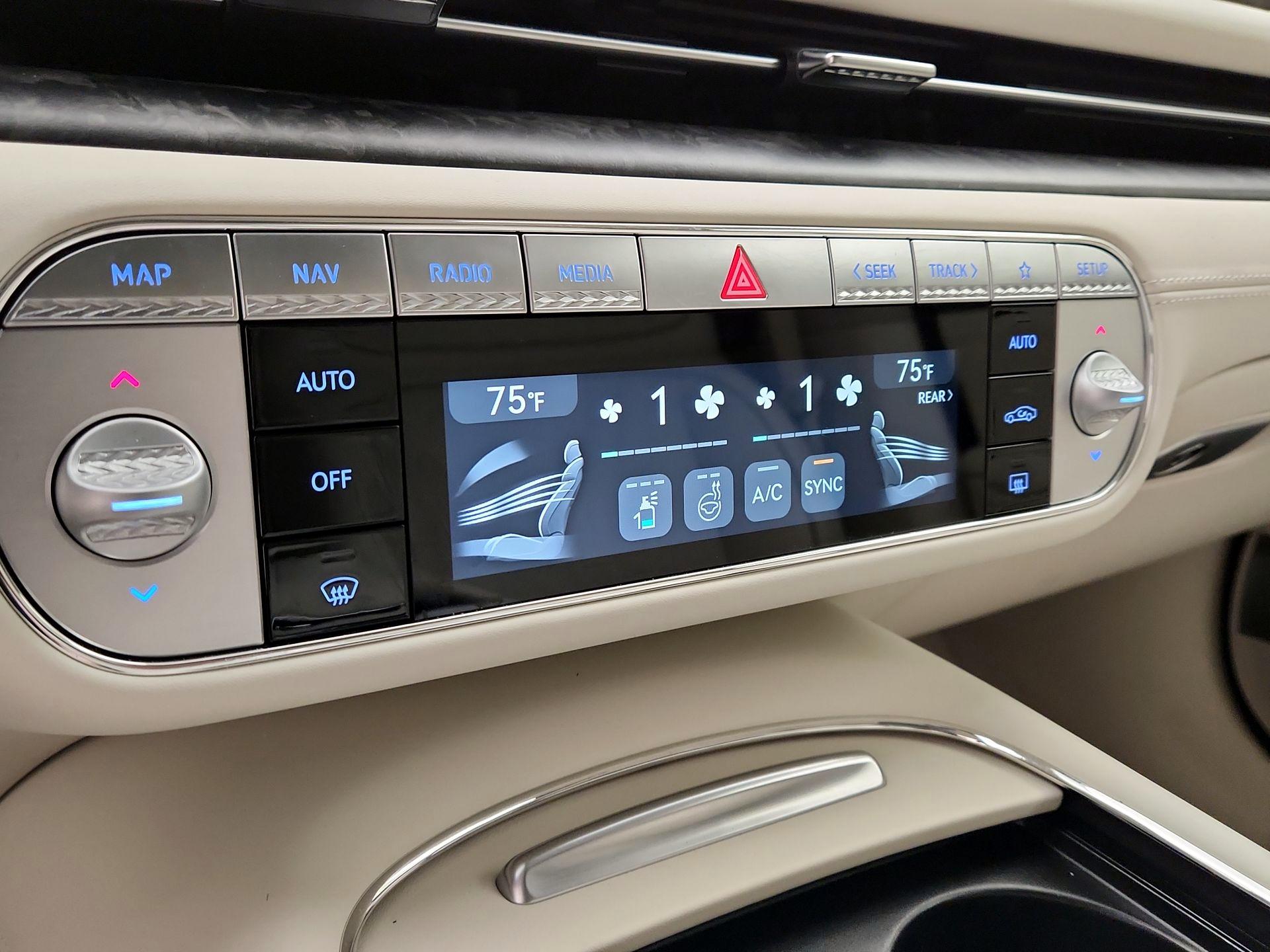 Thumbnail: 2024 Genesis G90 - 17