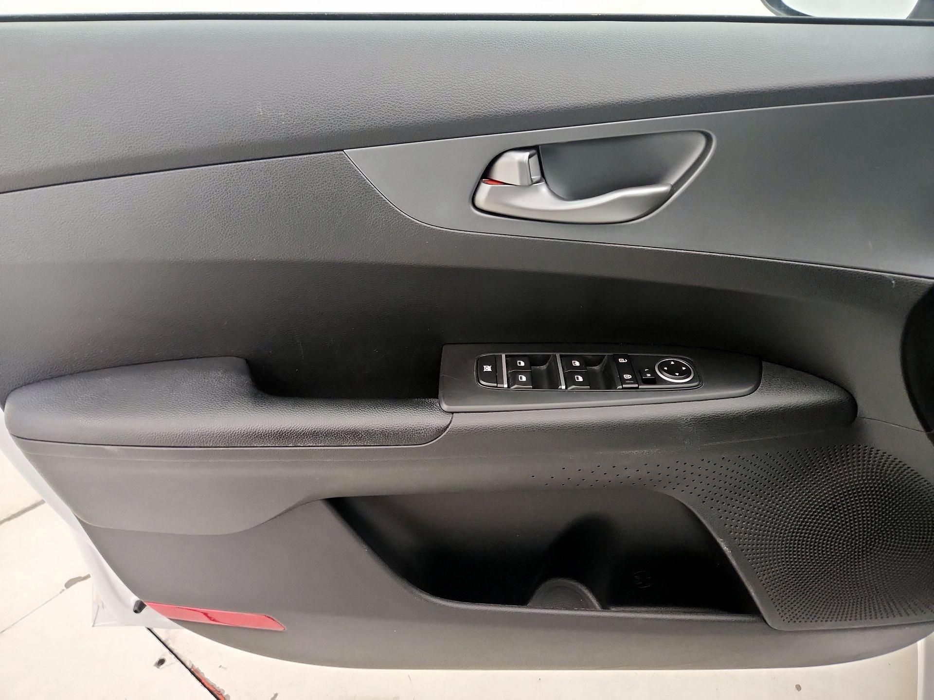 Thumbnail: 2021 Kia Forte - 12