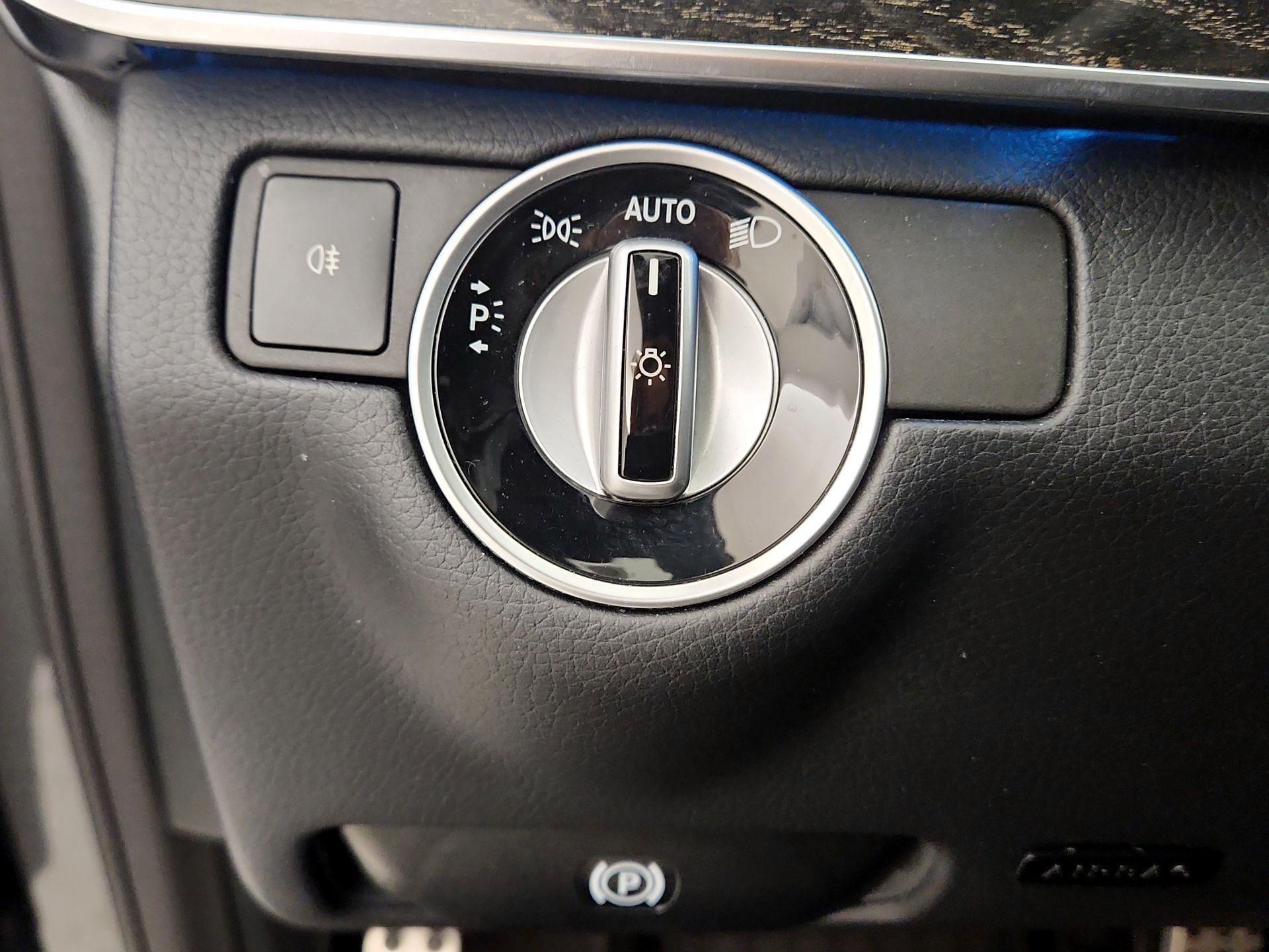 Thumbnail: 2016 Mercedes-Benz E-Class - 13