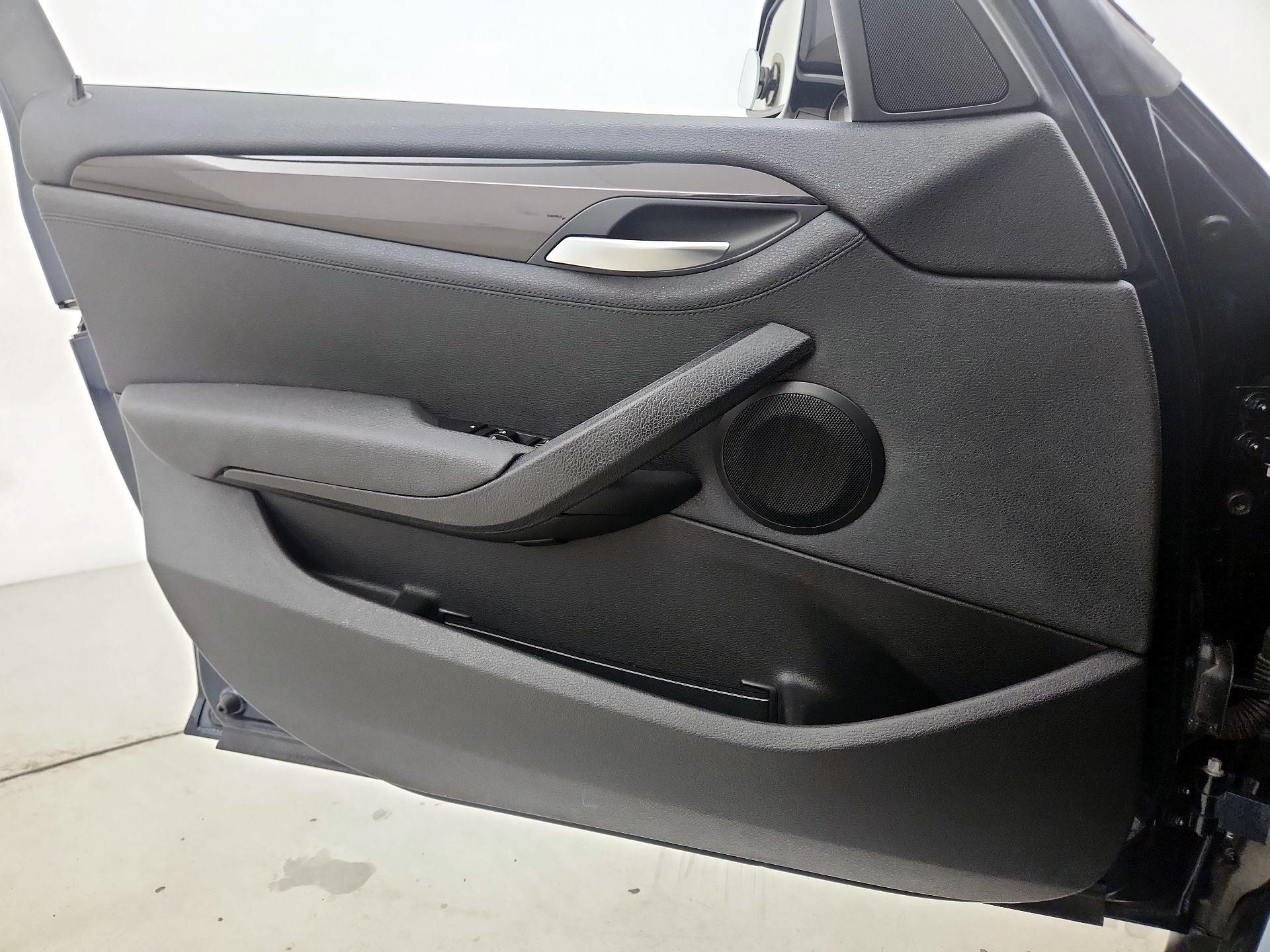 Thumbnail: 2015 BMW X1 - 12