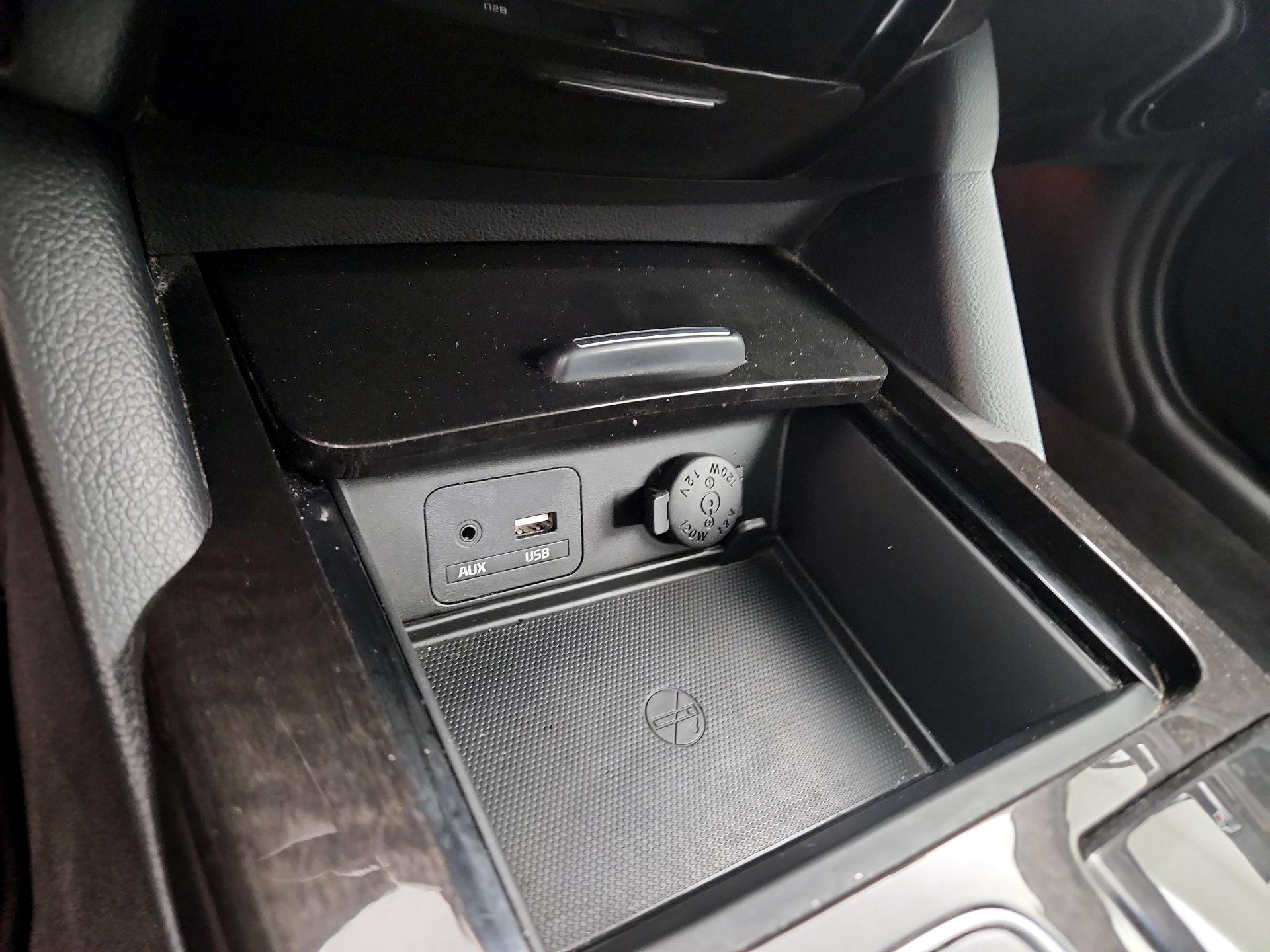 Thumbnail: 2016 Kia Cadenza - 19