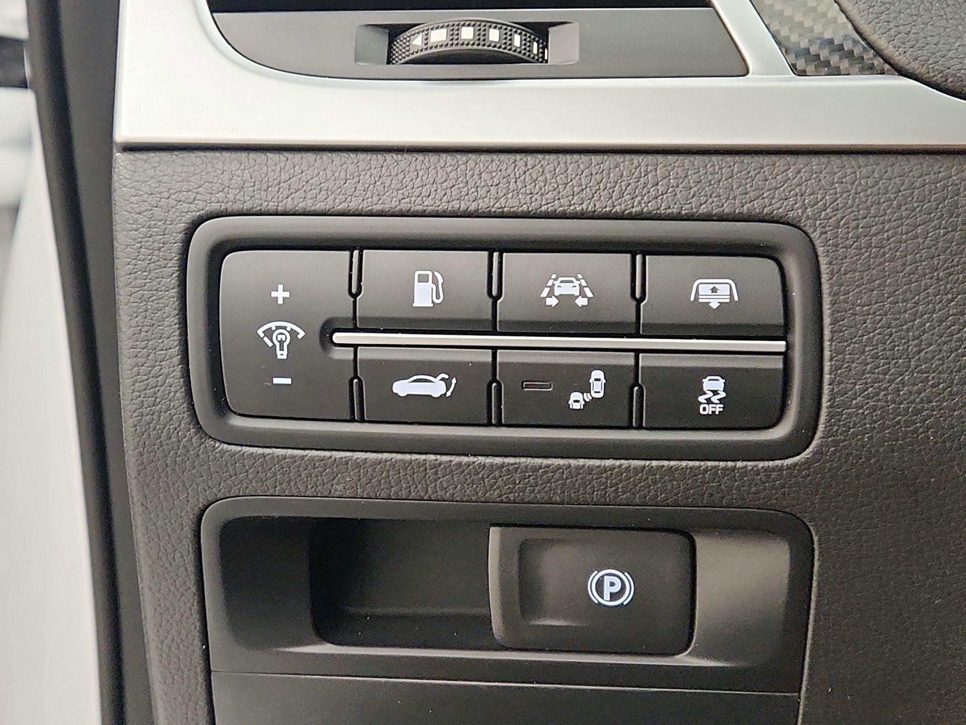 Thumbnail: 2018 Genesis G80 - 13