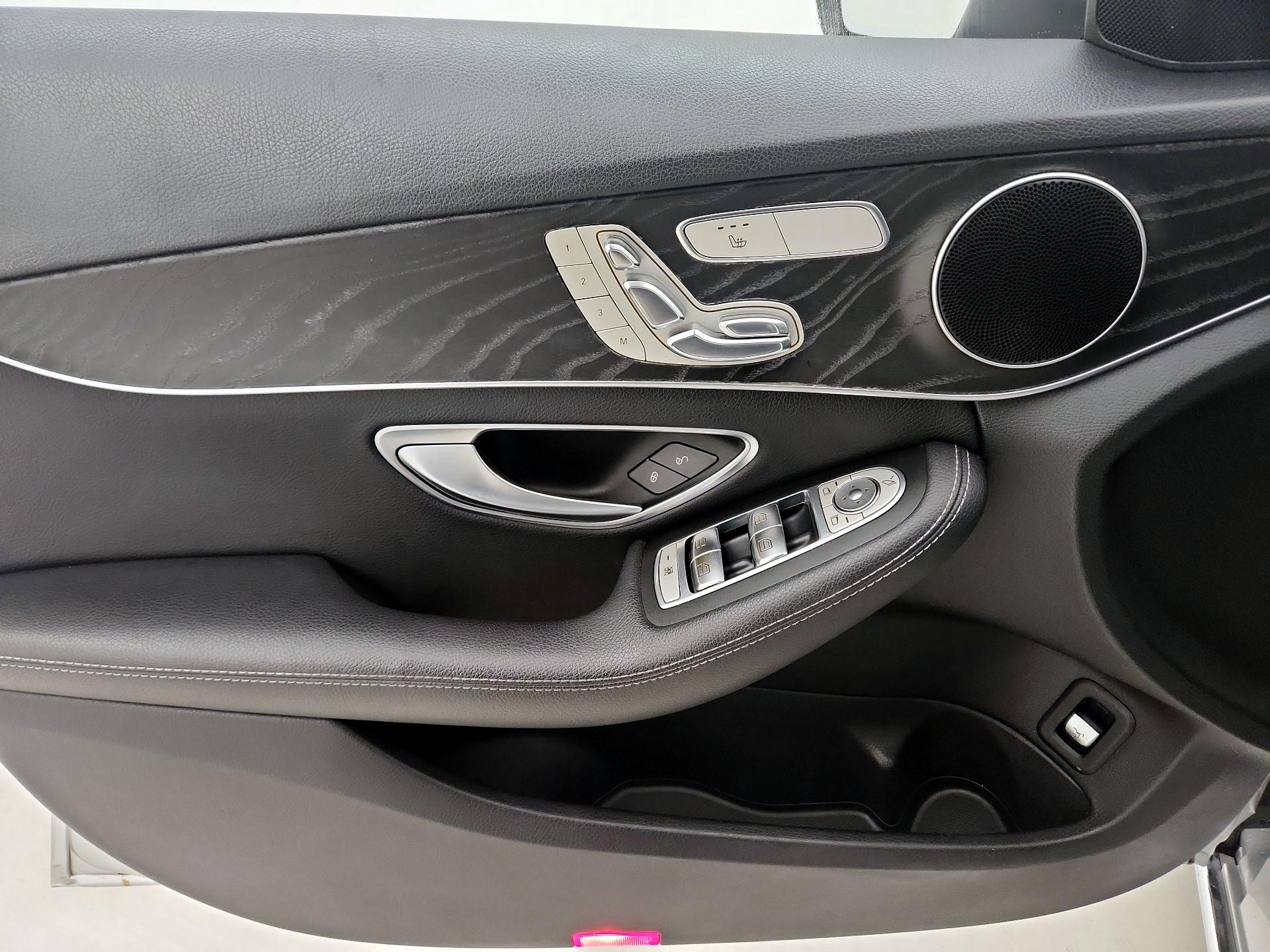 Thumbnail: 2016 Mercedes-Benz C-Class - 12