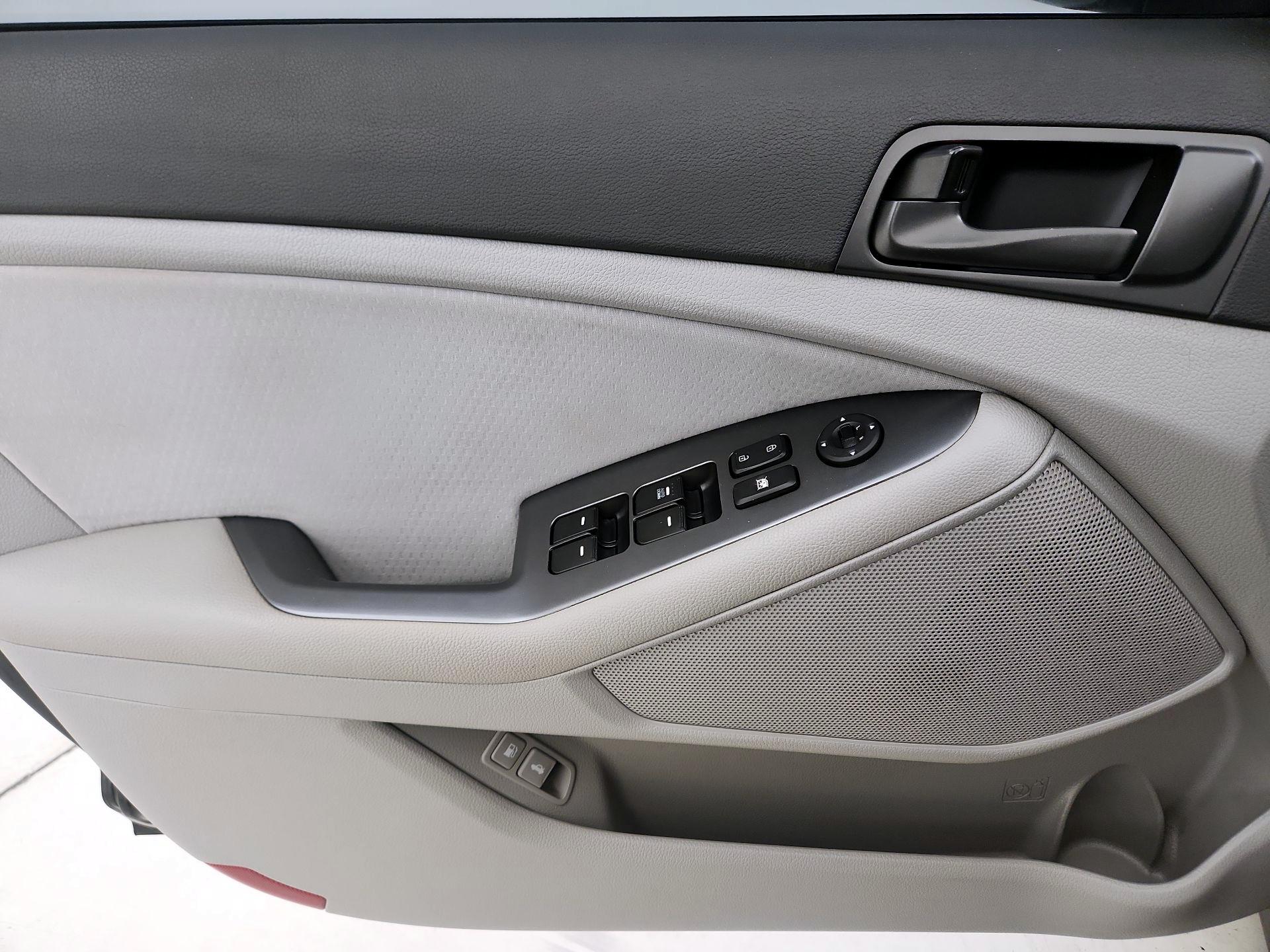 Thumbnail: 2015 Kia Optima - 12