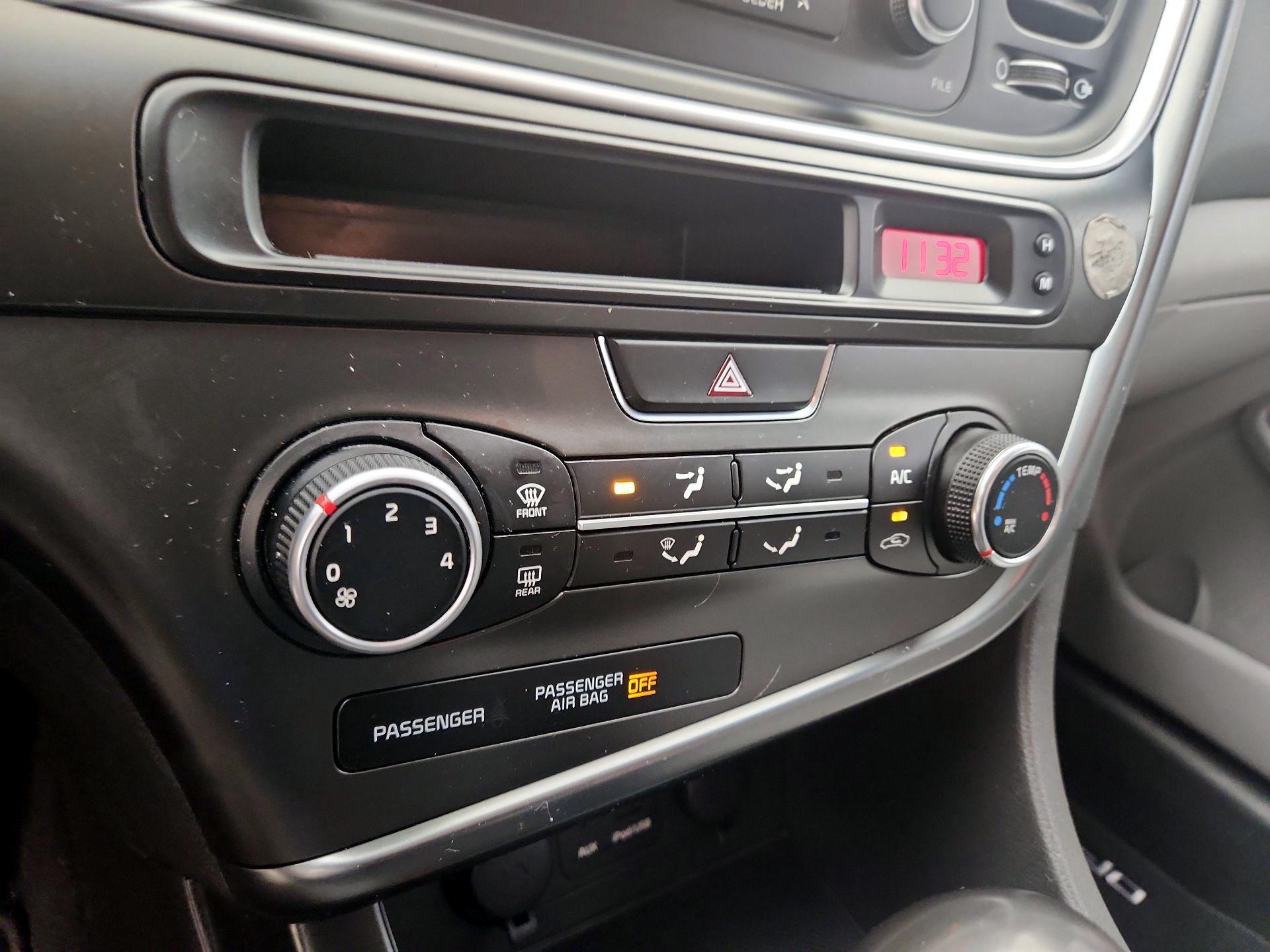 Thumbnail: 2015 Kia Optima - 15