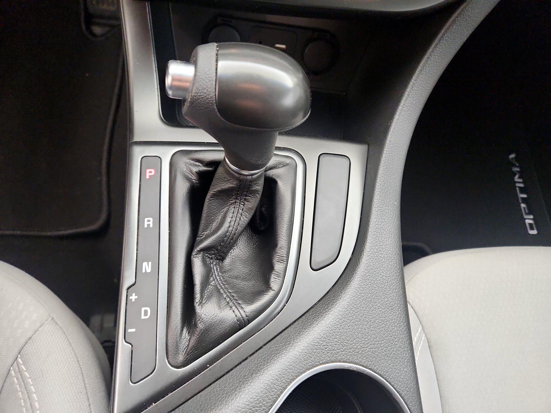 Thumbnail: 2015 Kia Optima - 16