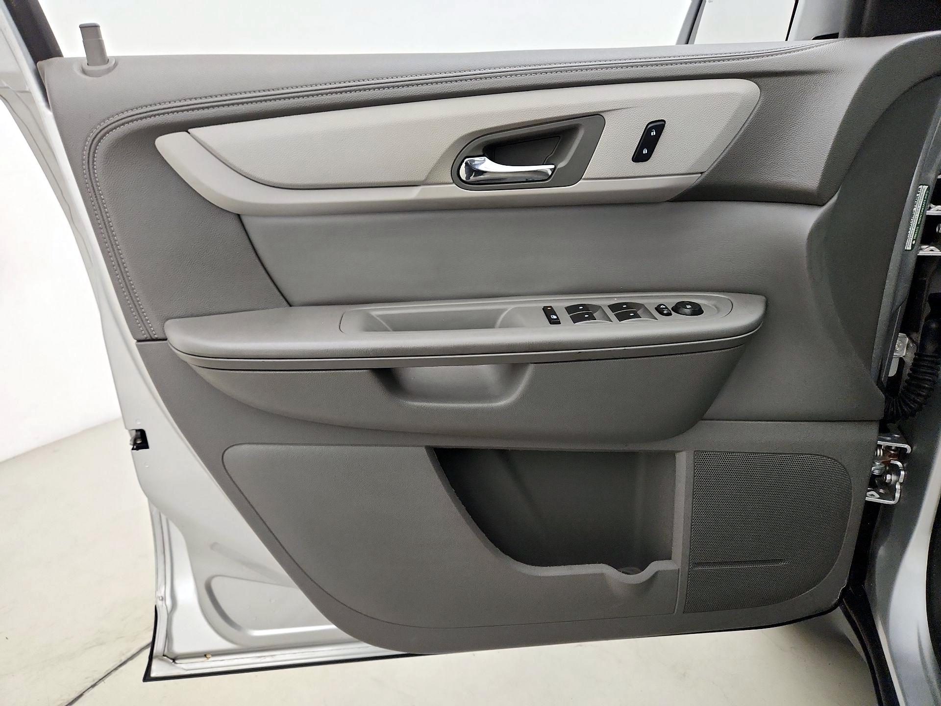 Thumbnail: 2015 Chevrolet Traverse - 12