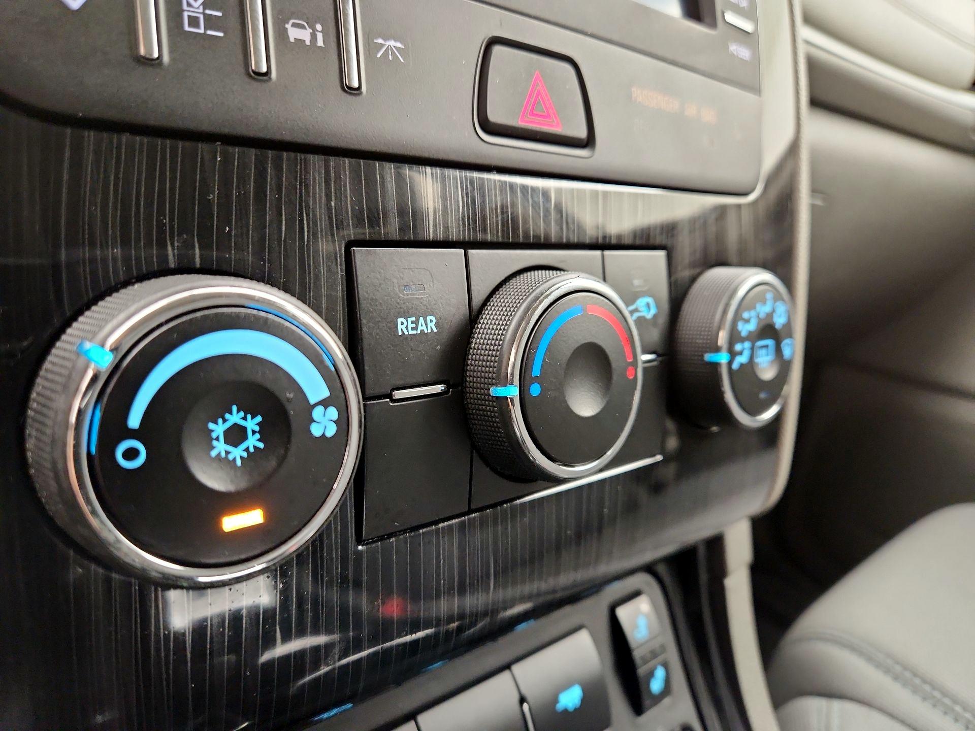 Thumbnail: 2015 Chevrolet Traverse - 16